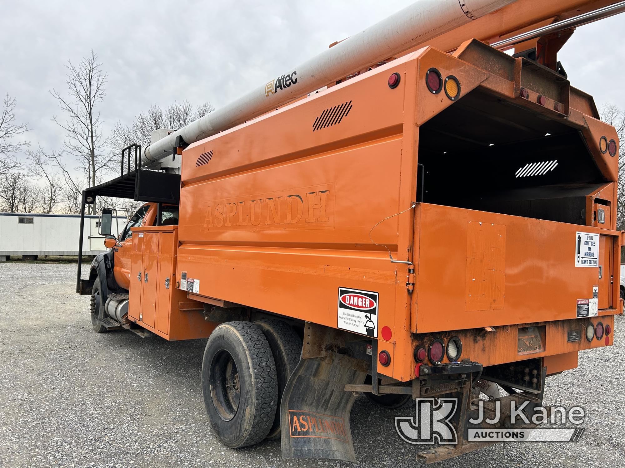 (Hagerstown, MD) Altec LR760E70, Over-Center Elevator Bucket mounted on 2013 Ford F750 Chipper Dump