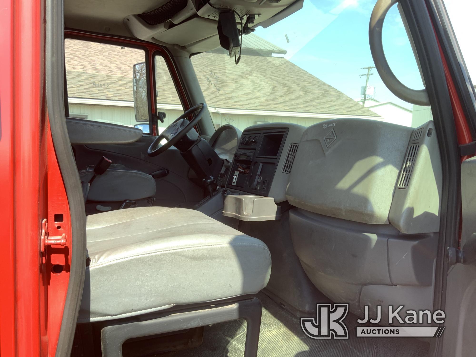 (Fort Wayne, IN) 2008 International 4300 Crew-Cab Enclosed Utility Truck Runs & Moves) (Brake Warnin