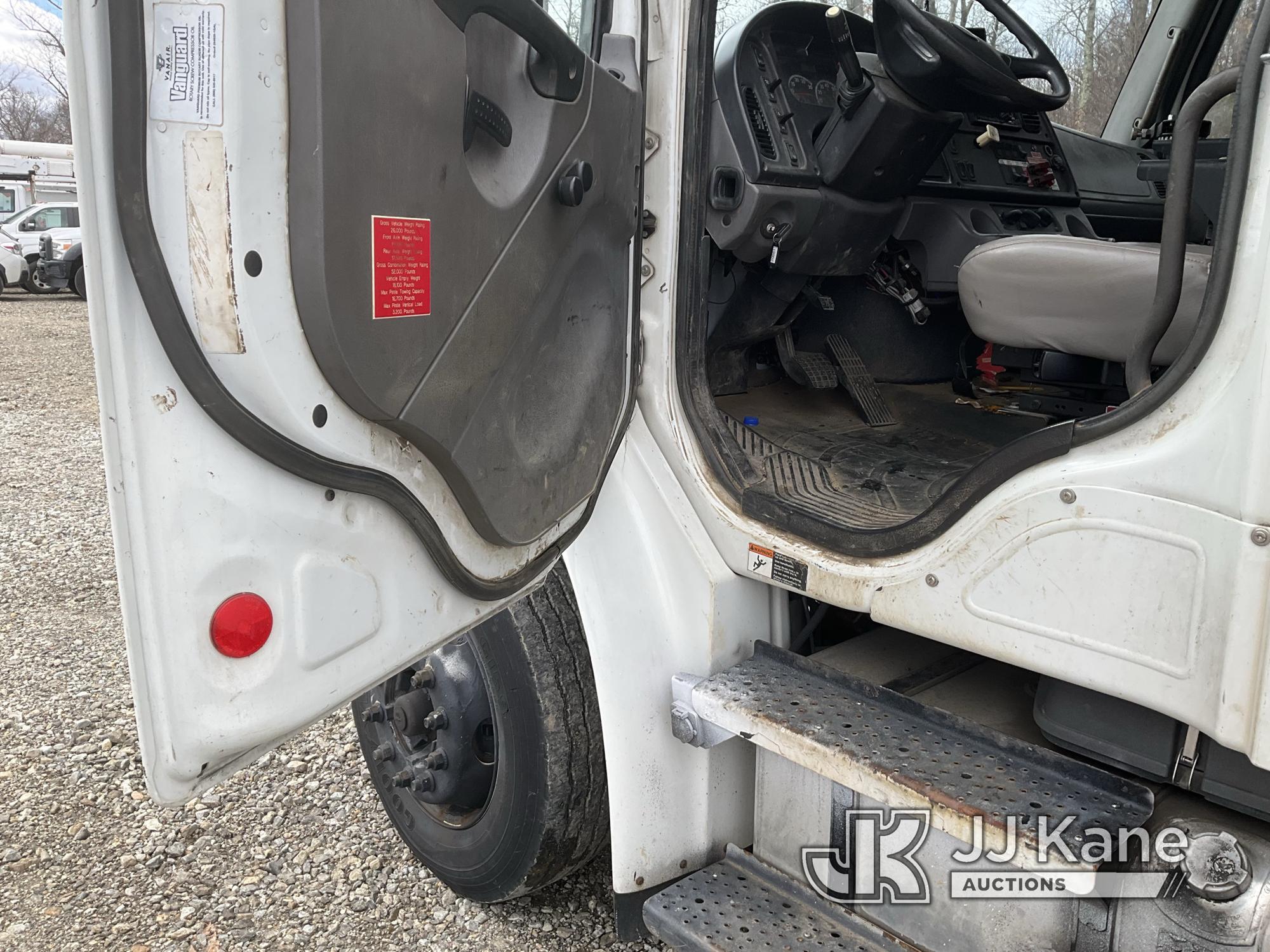 (Shrewsbury, MA) 2014 Freightliner M2 106 Enclosed Utility/Air Compressor Truck Runs & Moves) (Compr