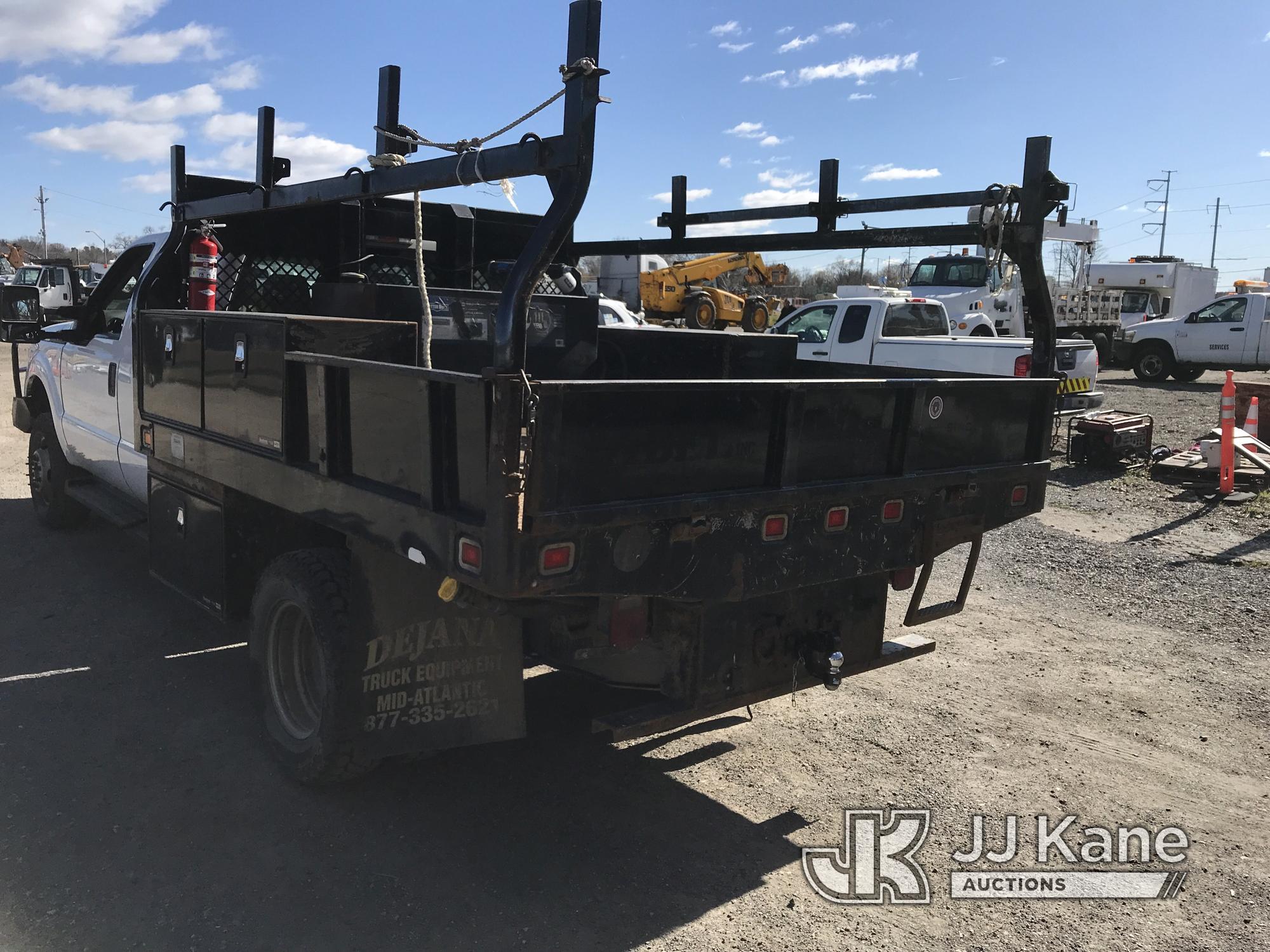 (Plymouth Meeting, PA) 2016 Ford F350 4x4 Crew-Cab Flatbed Truck Runs & Moves, Body & Rust Damage