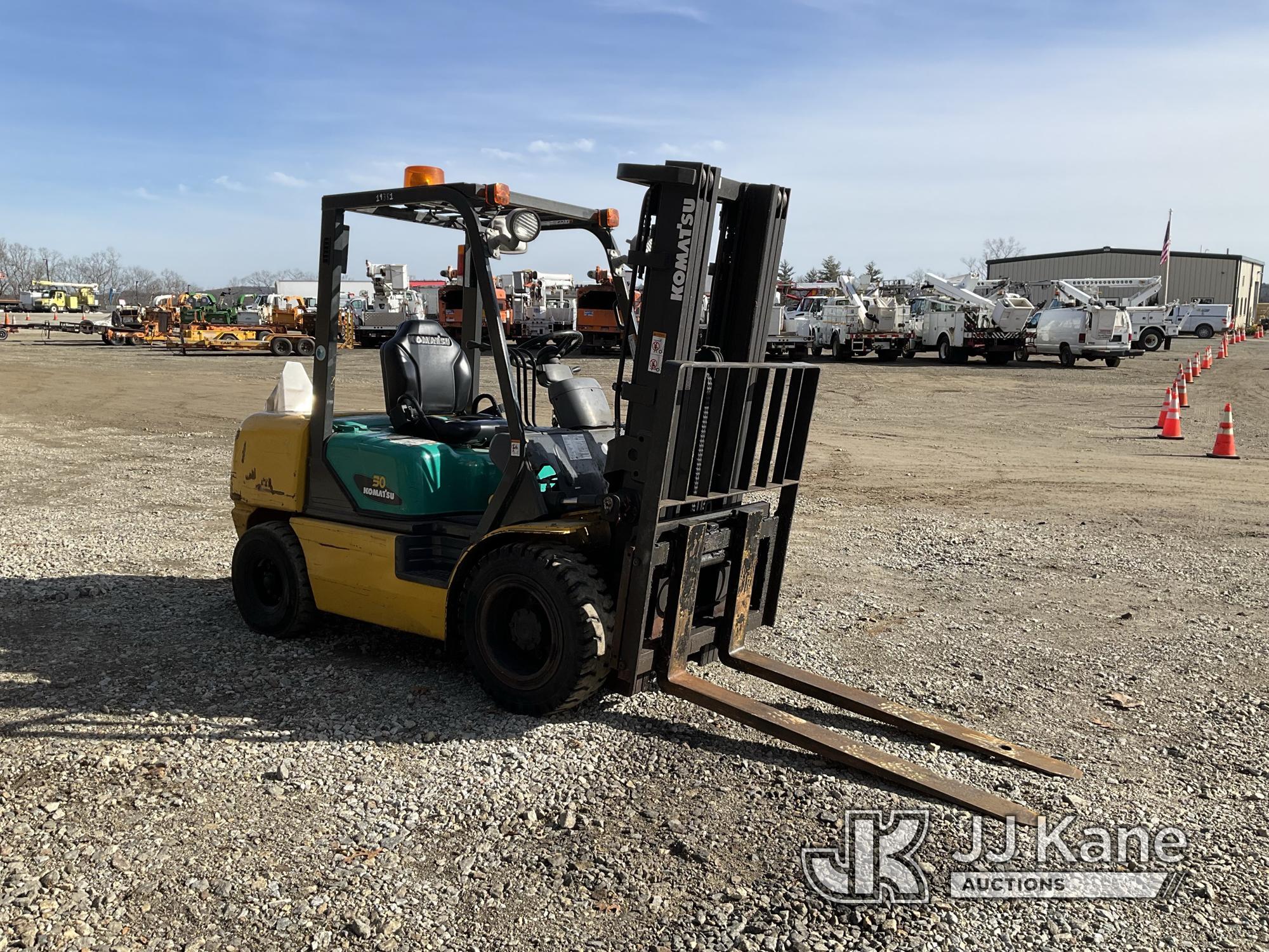 (Shrewsbury, MA) 2005 Komatsu FD30T-14 Rubber Tired Forklift Runs, Moves & Operates