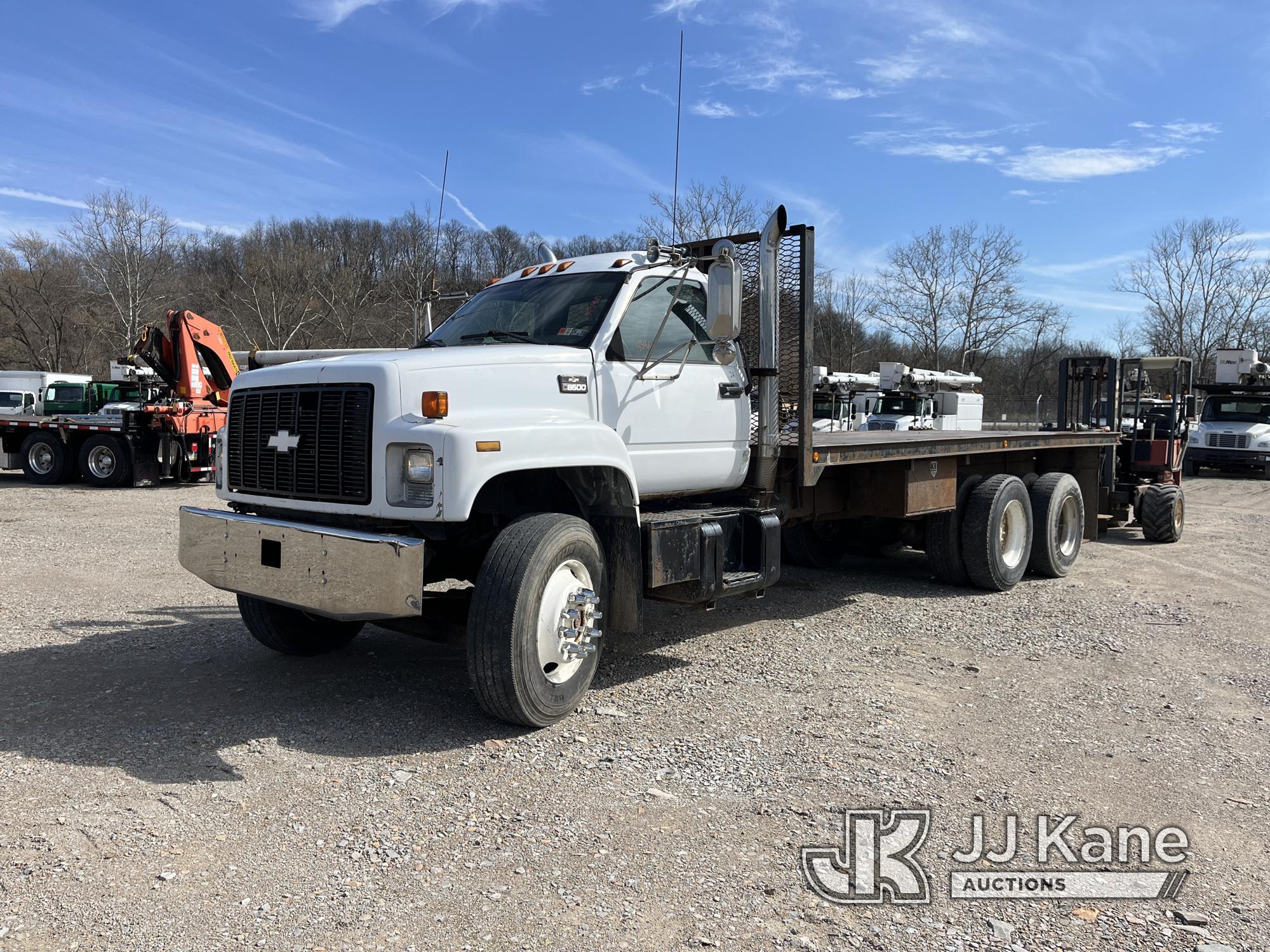 (Smock, PA) 2001 Chevrolet C7H064 Flatbed Truck Runs, Moves & Forklift Operates, Rust Damage