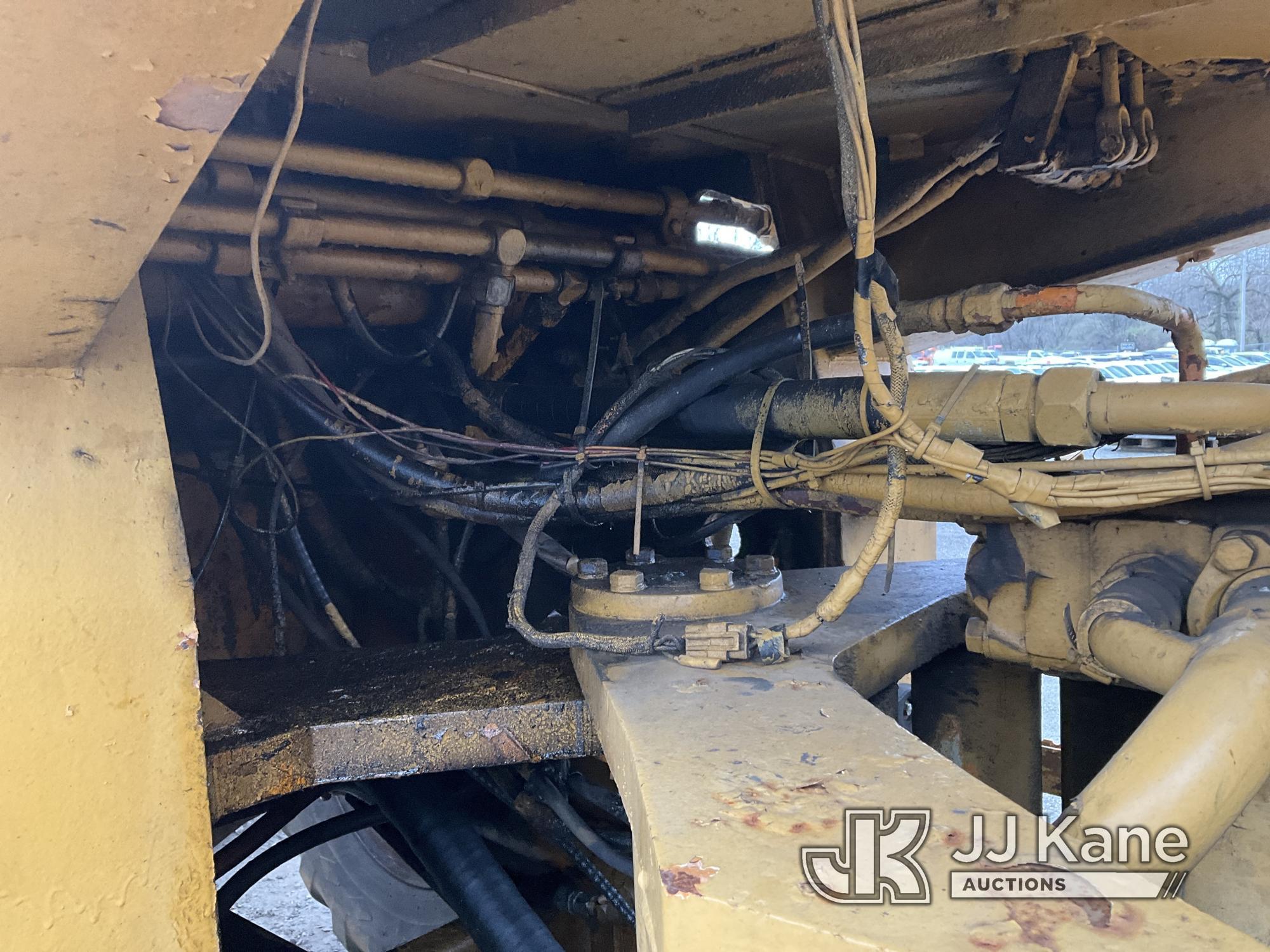 (Plymouth Meeting, PA) 1993 Case W24C Wheel Loader Runs & Operates, Body & Rust Damage, Door Hinge R