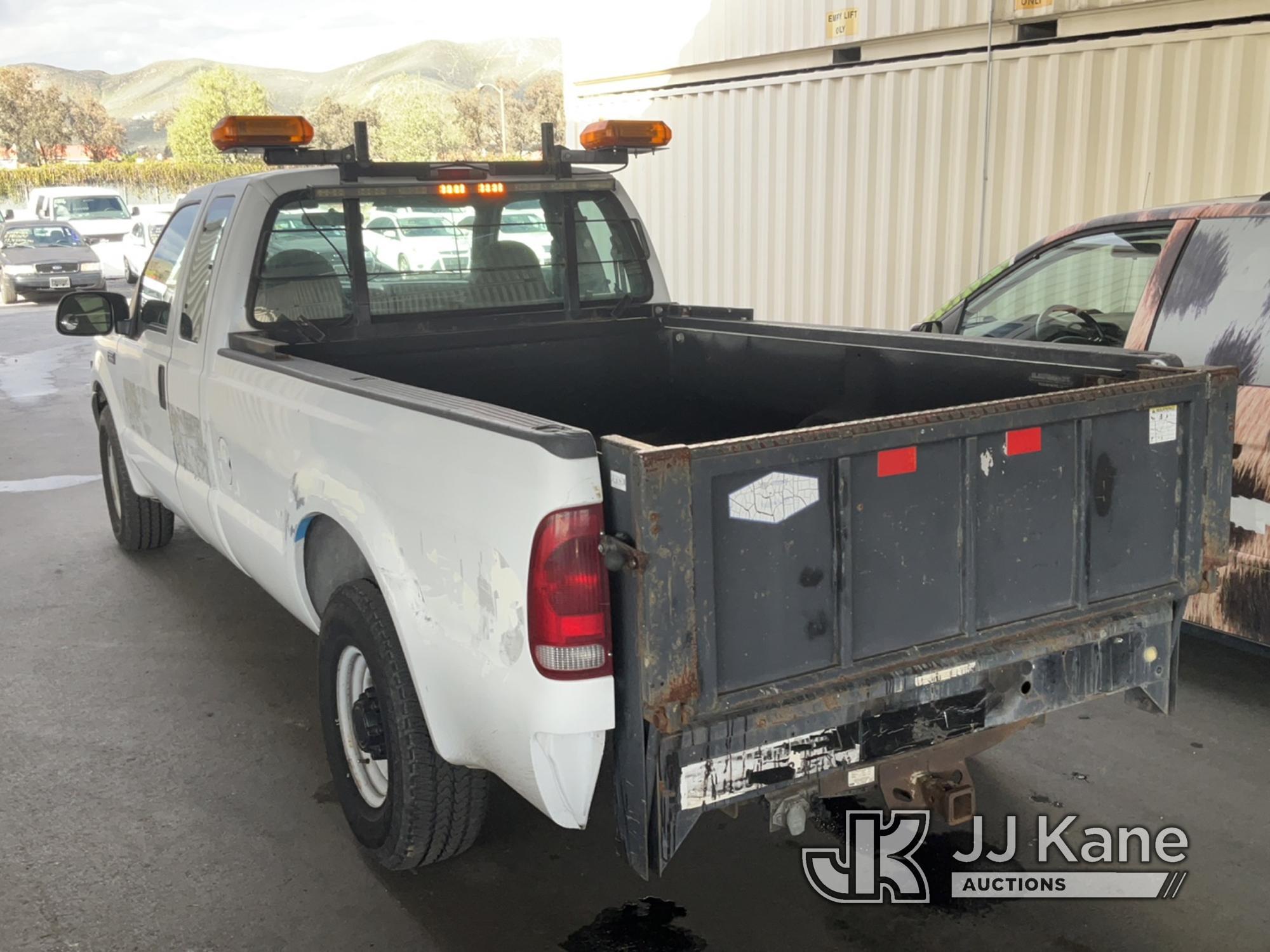 (Jurupa Valley, CA) 2002 Ford F350 Pickup Truck Runs & Moves, Paint Damage