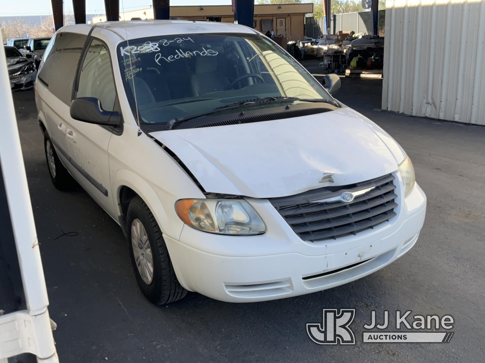 (Jurupa Valley, CA) 2005 Chrysler Town & Country Passenger Van Runs & Moves, Paint Damage, Body Dama