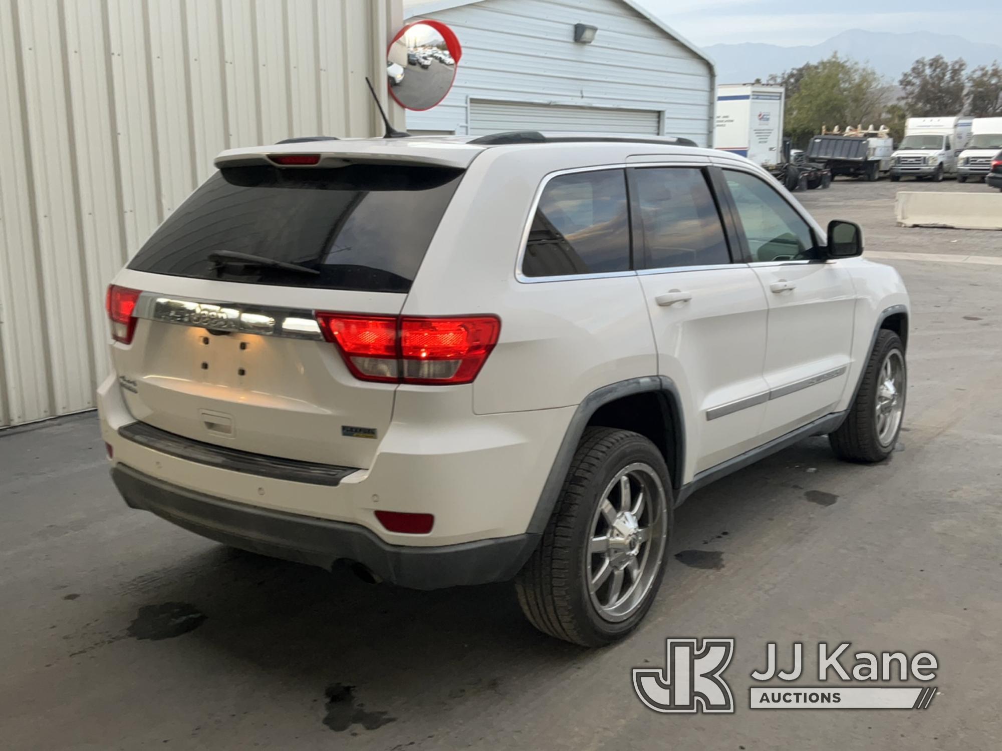 (Jurupa Valley, CA) 2013 Jeep Grand Cherokee 4x4 4-Door Sport Utility Vehicle Runs & Moves