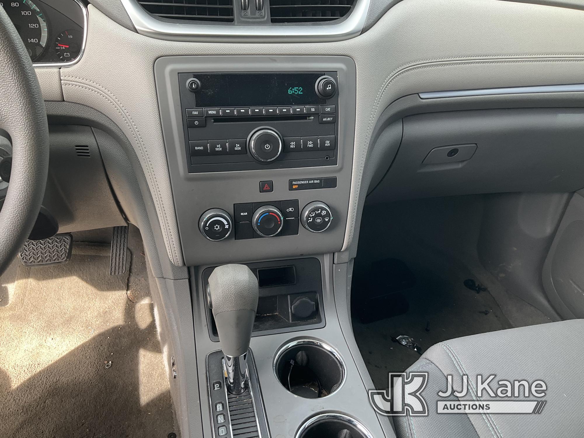 (Jurupa Valley, CA) 2014 Chevrolet Traverse LS AWD Sport Utility Vehicle Runs & Moves  Air Bags Depl