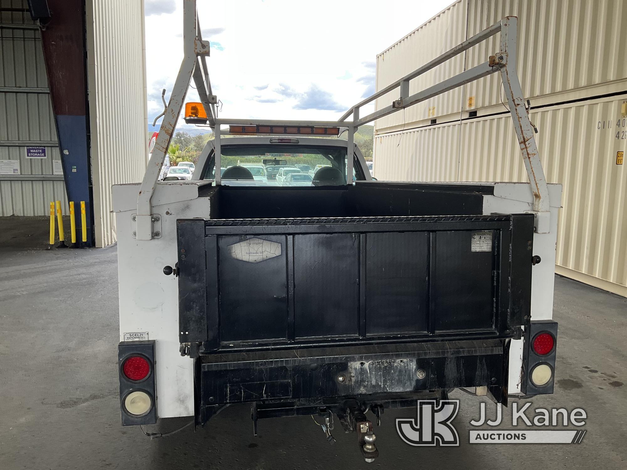 (Jurupa Valley, CA) 2005 Ford F350 Service Truck Runs & Moves, Lifter Tick