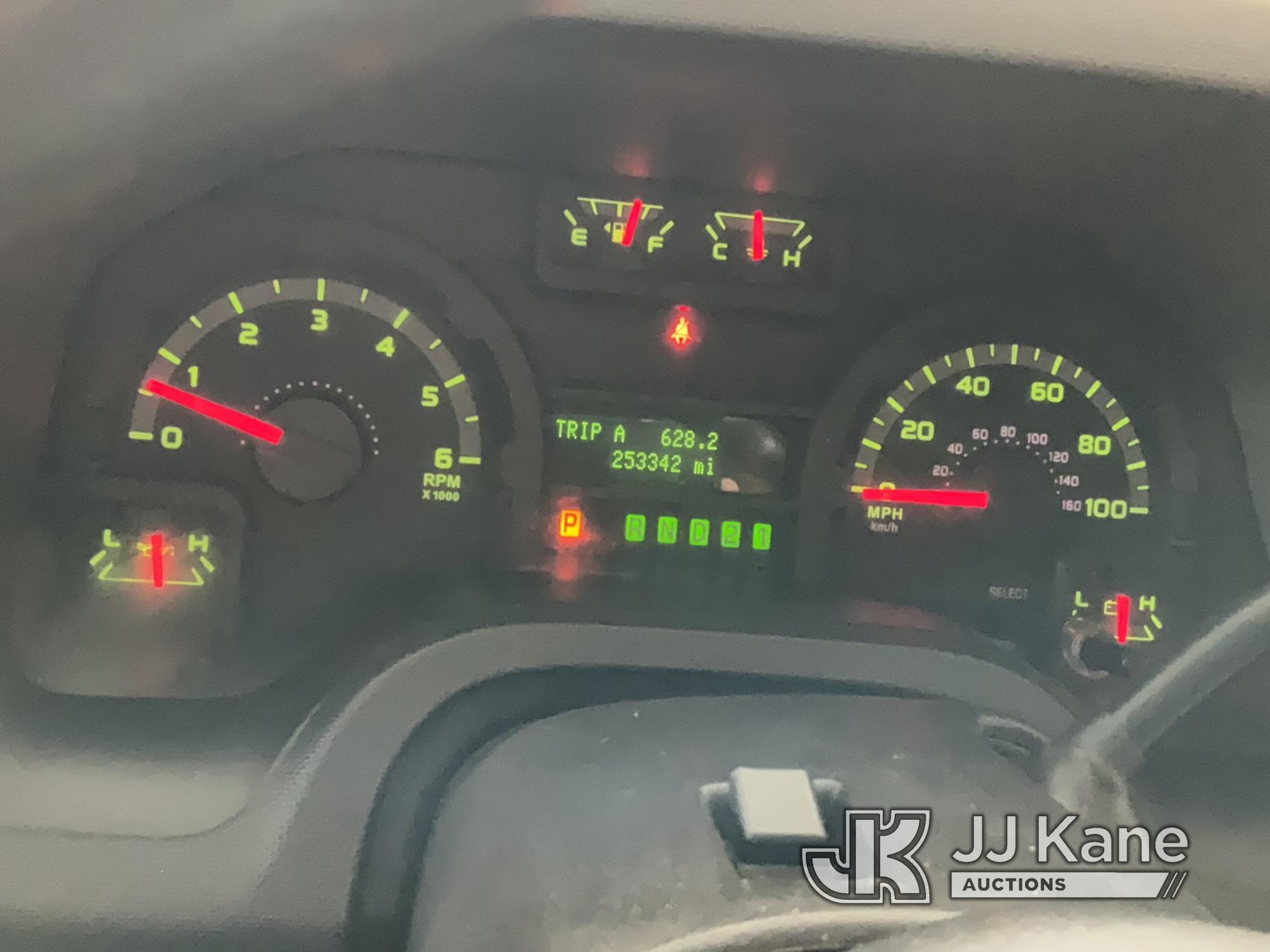 (Jurupa Valley, CA) 2011 Ford E150 XLT Passenger Van Runs & Moves