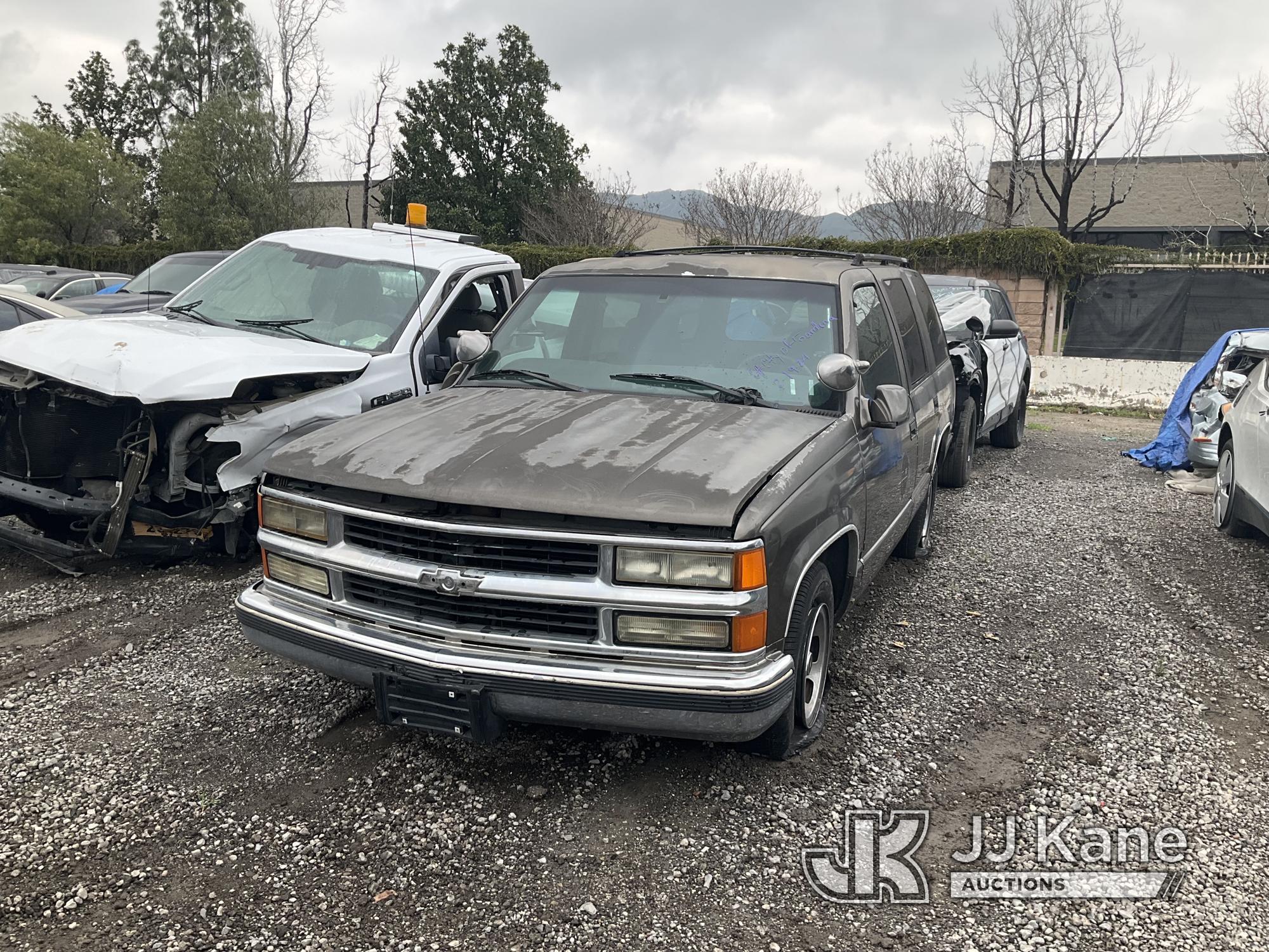 (Jurupa Valley, CA) 1999 Chevrolet Tahoe 4-Door Sport Utility Vehicle Not Running, Missing Emission