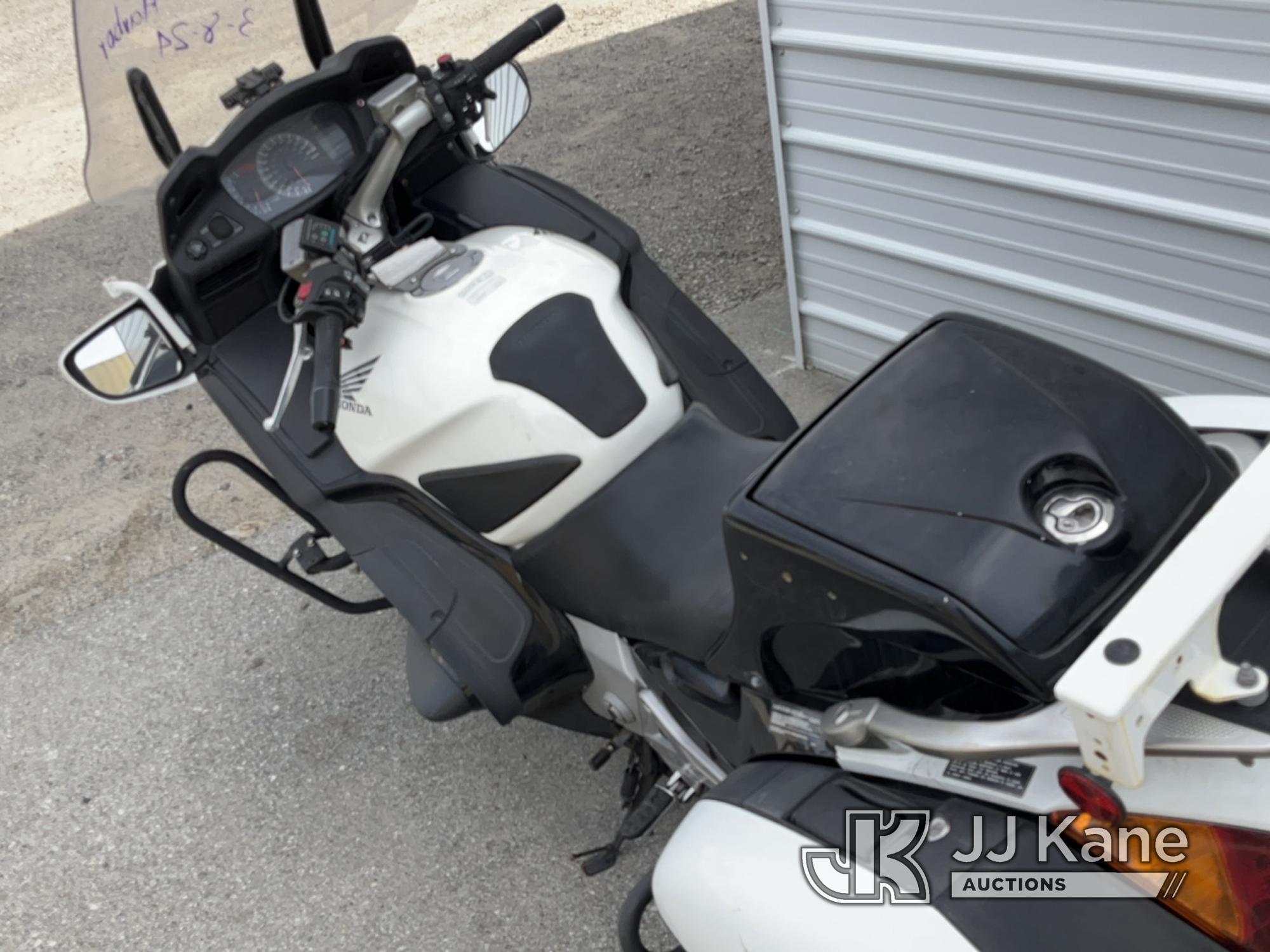 (Jurupa Valley, CA) 2014 Honda ST1300PA Motorcycle Runs & Moves, Broken Mirror