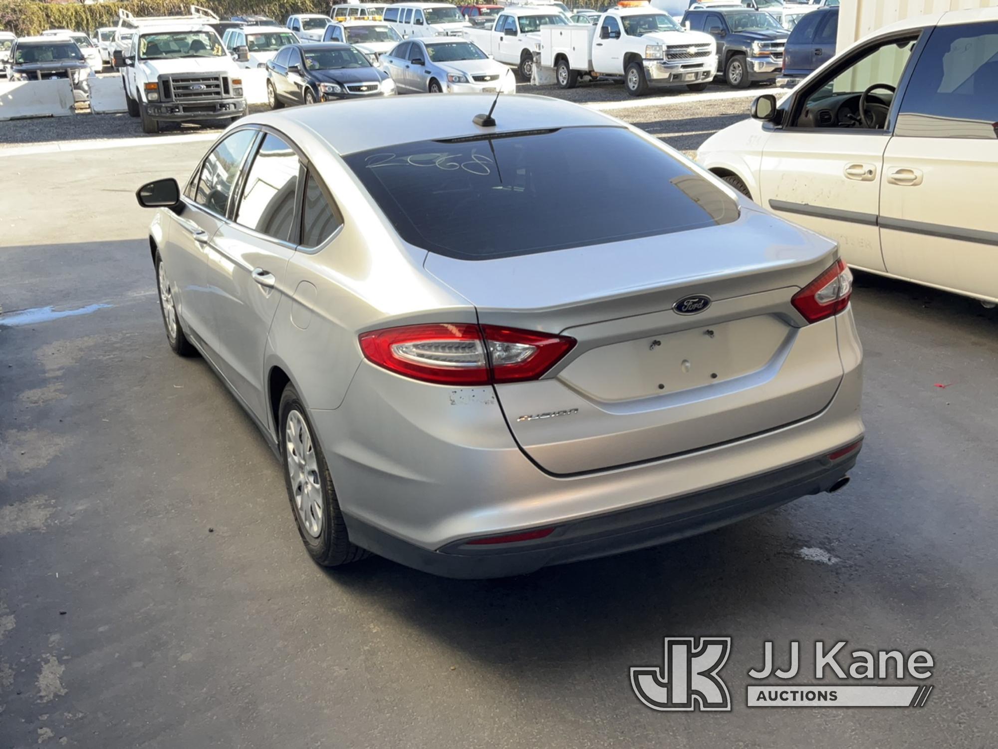 (Jurupa Valley, CA) 2013 Ford Fusion 4-Door Sedan Runs & Moves