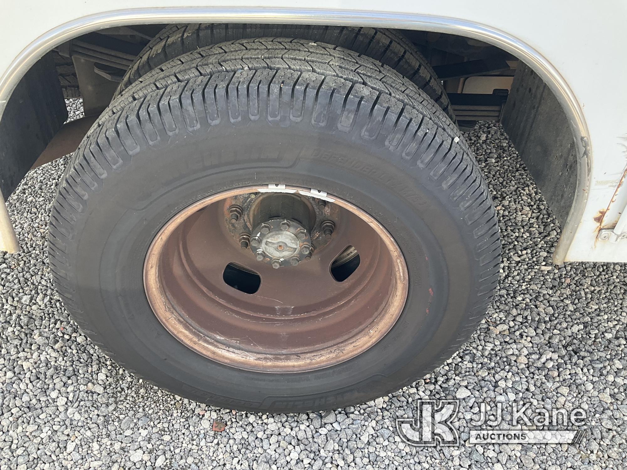 (Jurupa Valley, CA) 2010 Ford F-350 SD Dual Wheel Service Truck Runs & Moves, Engine Ticking, Passed