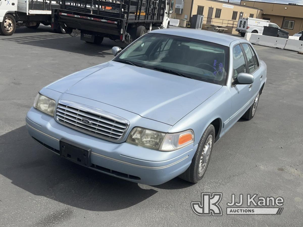 (Jurupa Valley, CA) 2001 Ford Crown Victoria Police Interceptor 4-Door Sedan Runs & Moves) (Minor Pa