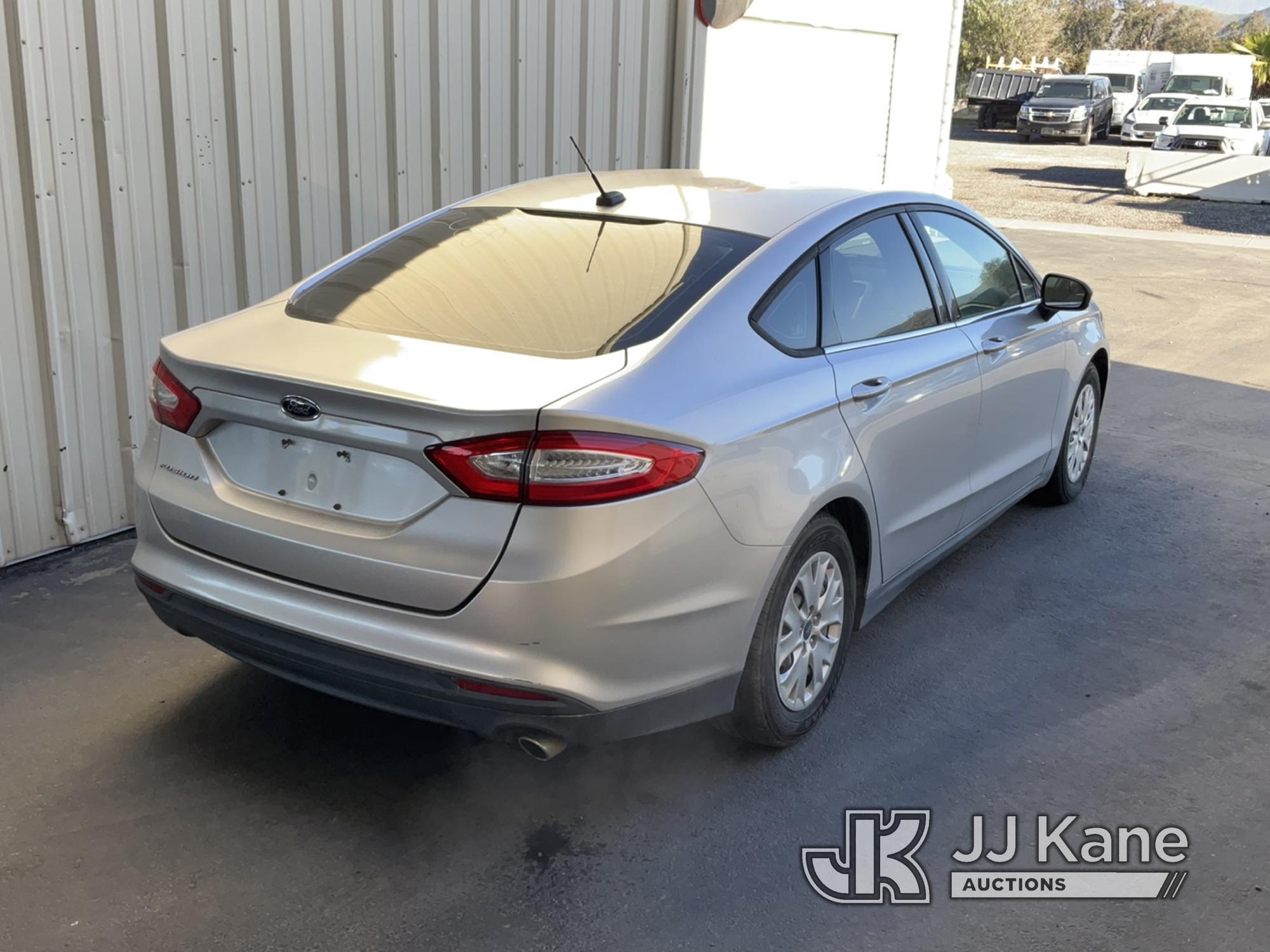 (Jurupa Valley, CA) 2013 Ford Fusion 4-Door Sedan Runs & Moves