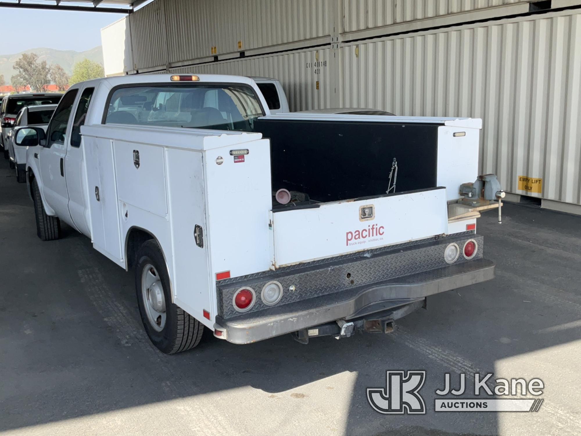 (Jurupa Valley, CA) 2005 Ford F-250 Extended-Cab Pickup Truck Runs & Moves