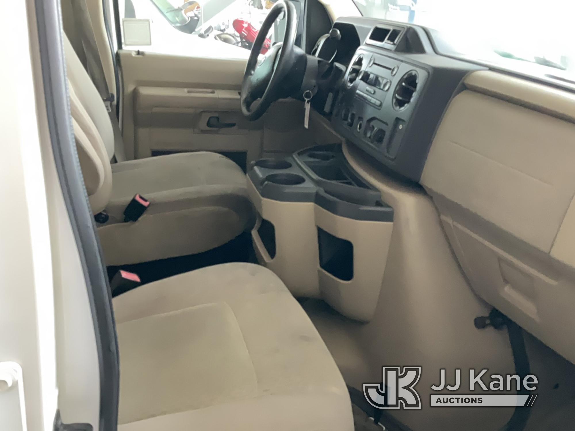 (Jurupa Valley, CA) 2011 Ford E150 XLT Passenger Van Runs & Moves
