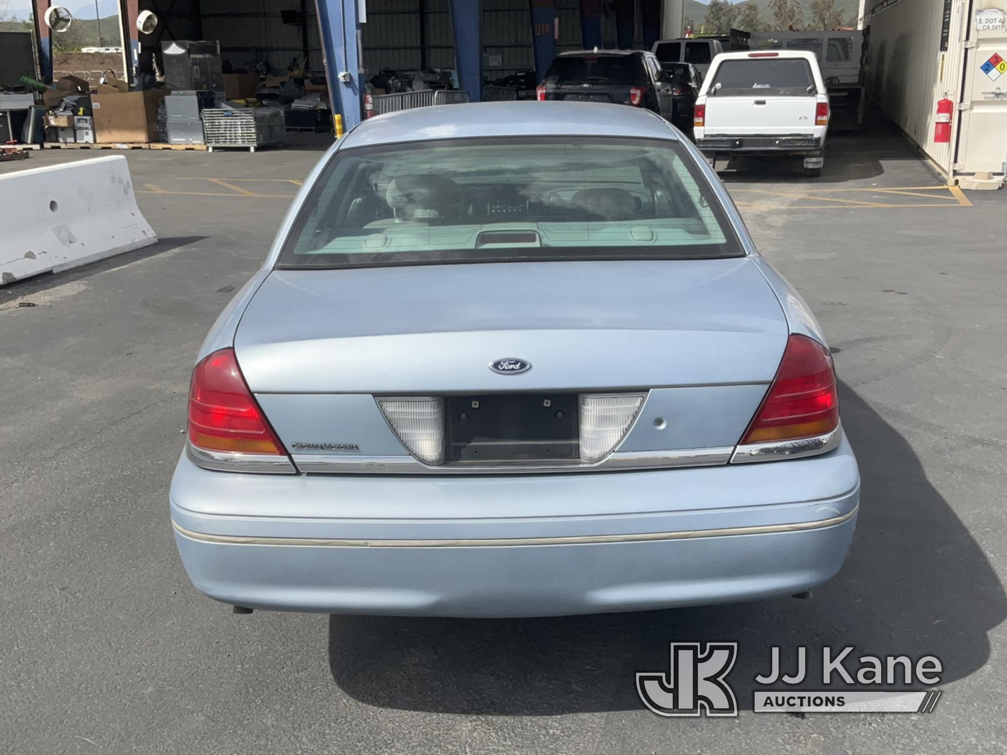 (Jurupa Valley, CA) 2001 Ford Crown Victoria Police Interceptor 4-Door Sedan Runs & Moves) (Minor Pa