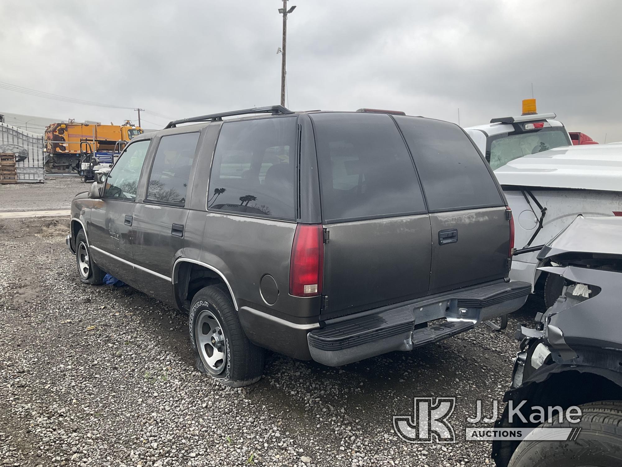 (Jurupa Valley, CA) 1999 Chevrolet Tahoe 4-Door Sport Utility Vehicle Not Running, Missing Emission