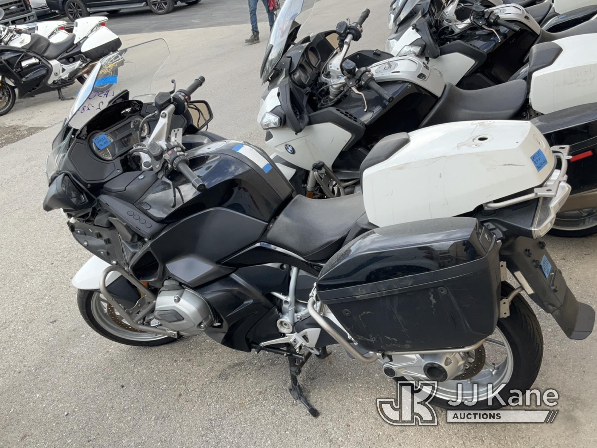 (Jurupa Valley, CA) 2015 BMW R1200RT Motorcycle Not Running , No Key, Stripped Of Parts