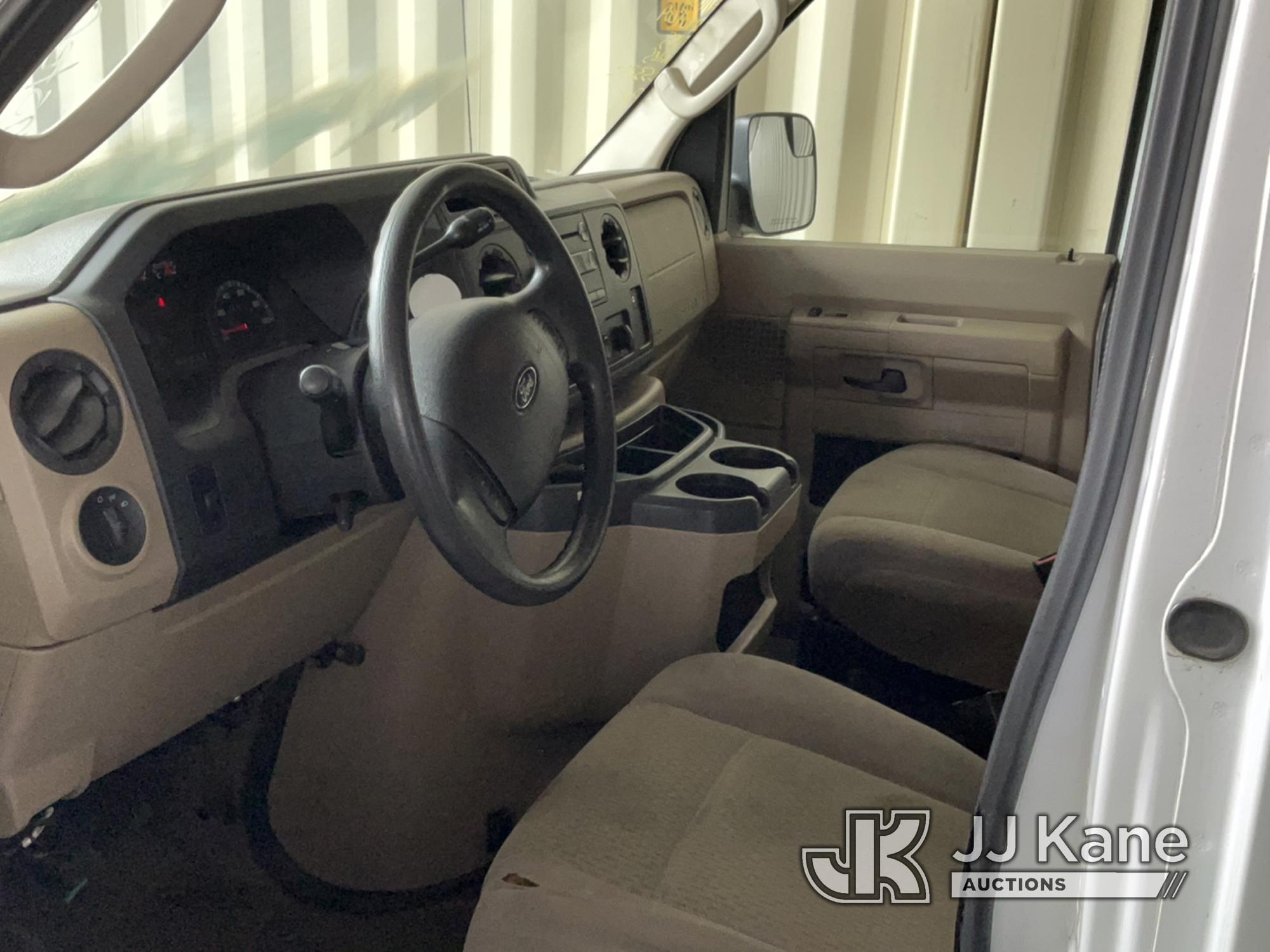 (Jurupa Valley, CA) 2011 Ford E150 XLT Passenger Van Runs & Moves