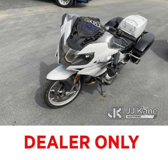 (Jurupa Valley, CA) 2016 BMW R1200RT Motorcycle Runs & Moves, Warning Lights Are on , Missing Parts