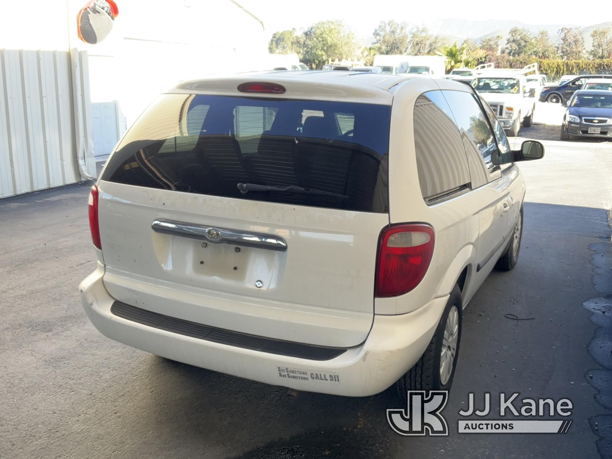 (Jurupa Valley, CA) 2005 Chrysler Town & Country Passenger Van Runs & Moves, Paint Damage, Body Dama