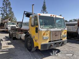 (Jurupa Valley, CA) 1993 Peterbilt 320 T/A Roll-Off Truck Runs & Moves, Brake Is Stuck