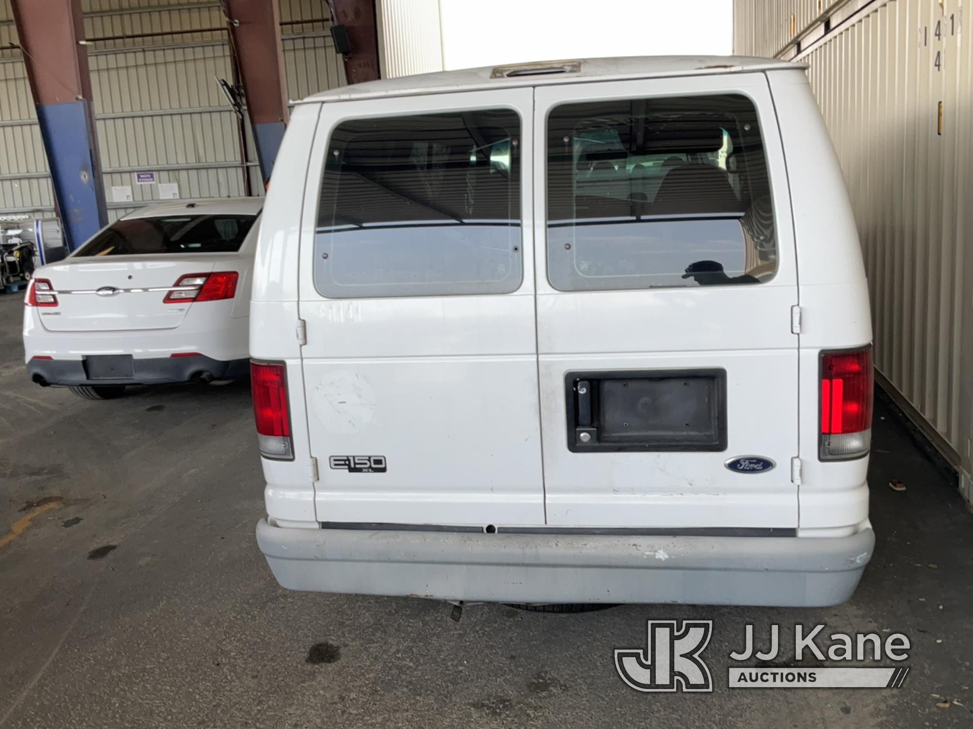 (Jurupa Valley, CA) 2002 Ford Econoline Wagon Cargo Van Runs & Moves, Paint Damage, Rust on Roof