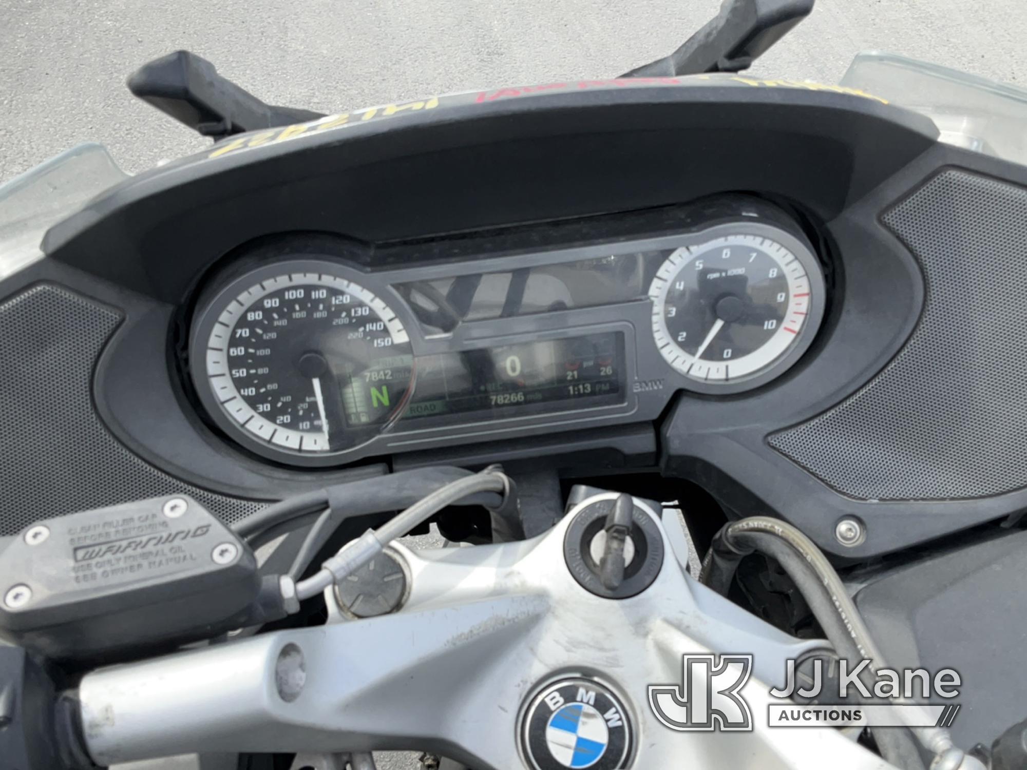 (Jurupa Valley, CA) 2016 BMW R1200RT Motorcycle Runs & Moves, Warning Lights Are on , Missing Parts