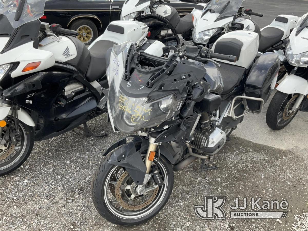 (Jurupa Valley, CA) 2016 BMW R1200RT Motorcycle Not Running, No Key , Stripped Of Parts