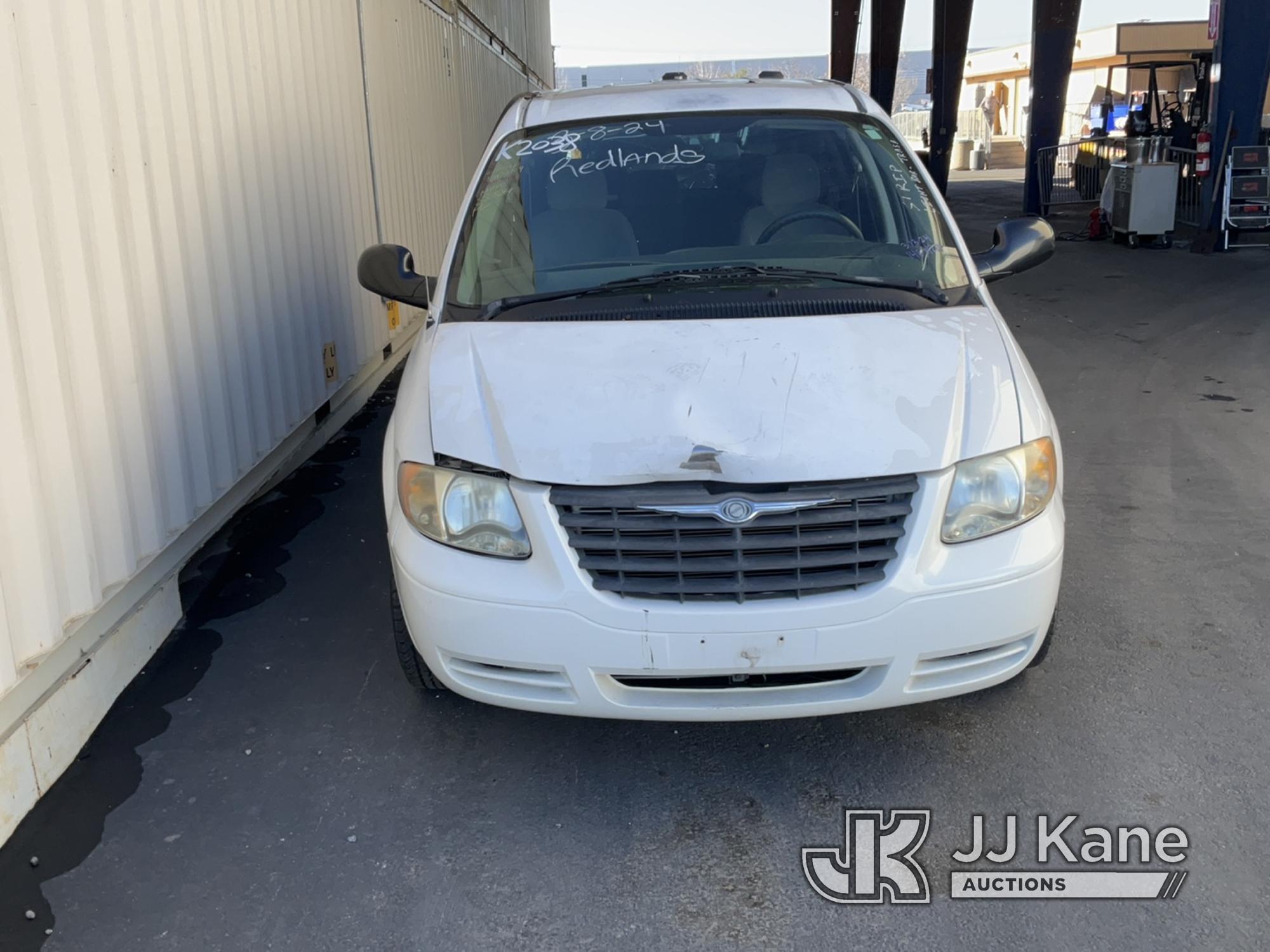 (Jurupa Valley, CA) 2005 Chrysler Town & Country Passenger Van Runs & Moves, Paint Damage, Body Dama