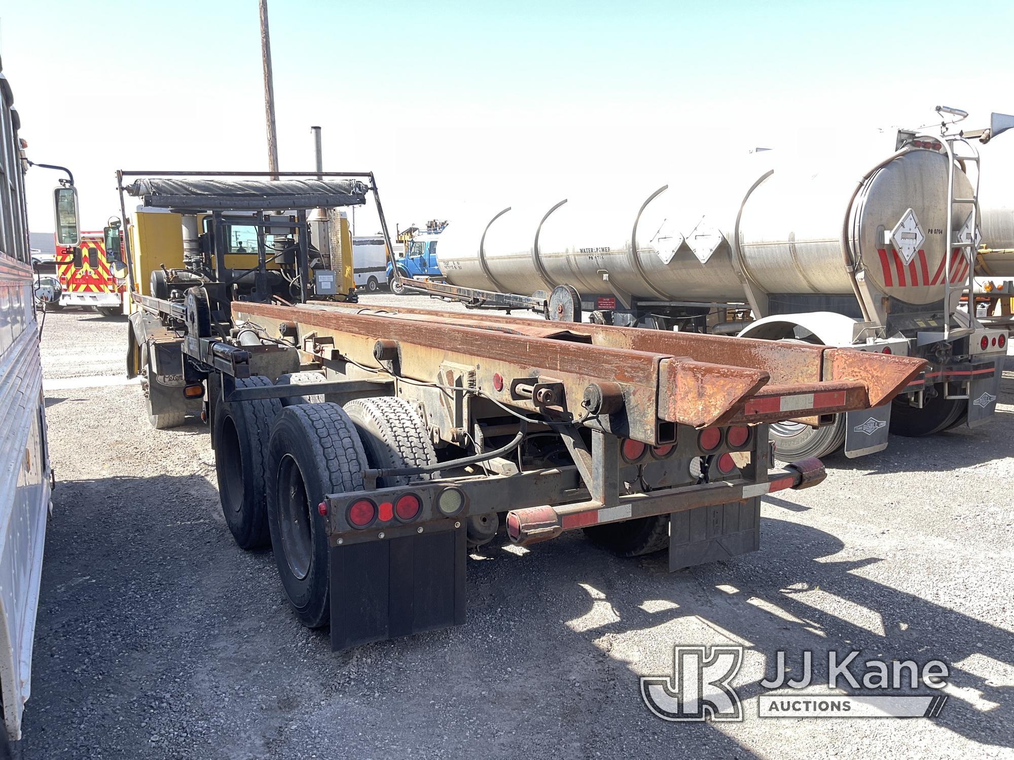 (Jurupa Valley, CA) 1993 Peterbilt 320 T/A Roll-Off Truck Runs & Moves, Brake Is Stuck