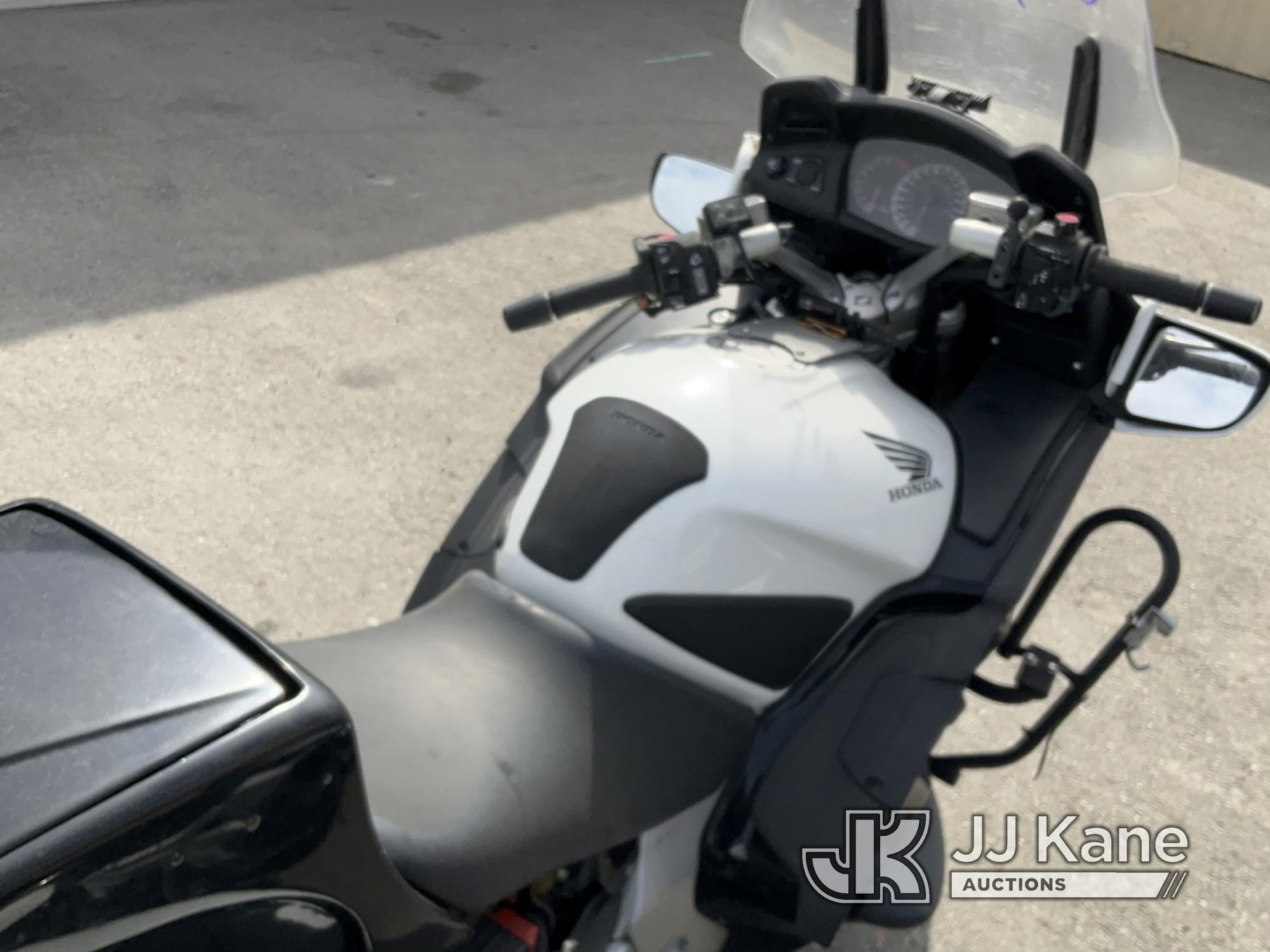 (Jurupa Valley, CA) 2013 Honda ST1300PA Motorcycle Runs & Moves, Gauge Not Functional