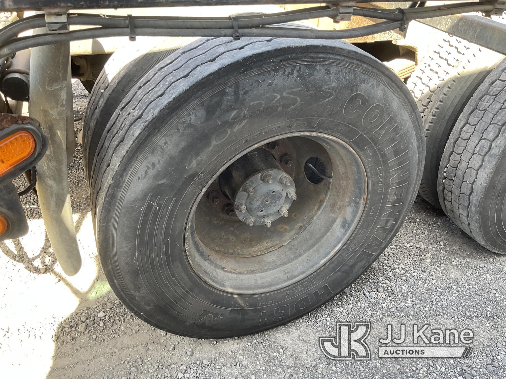 (Jurupa Valley, CA) 1993 Peterbilt 320 T/A Roll-Off Truck Runs & Moves, Brake Is Stuck