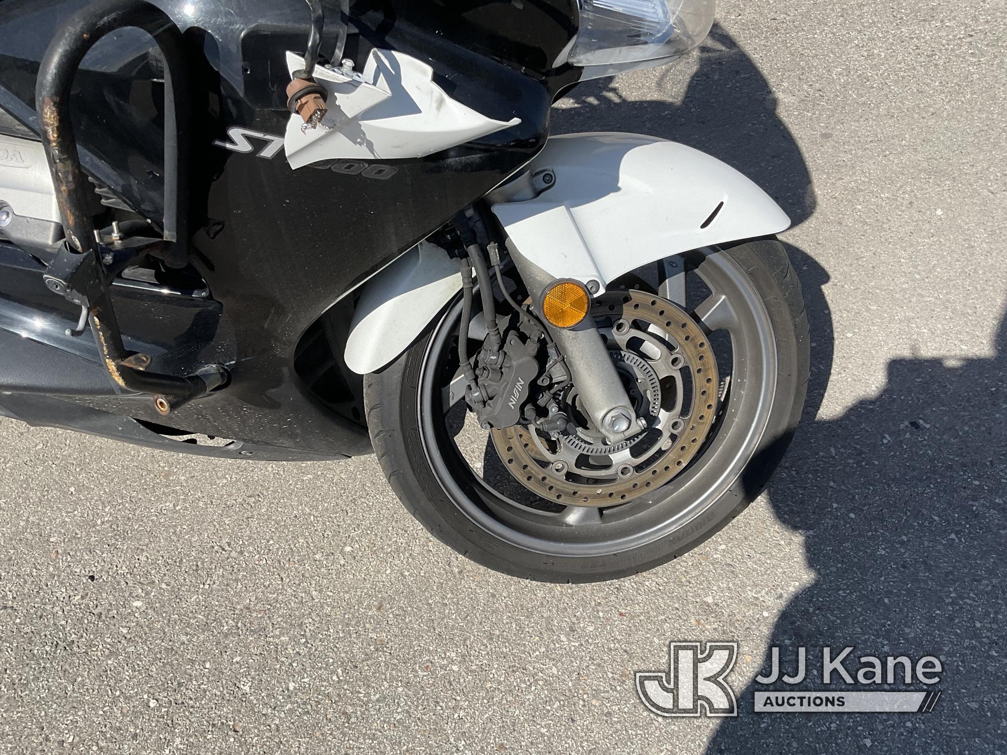 (Jurupa Valley, CA) 2014 Honda ST1300PA Motorcycle Runs, Dead Battery