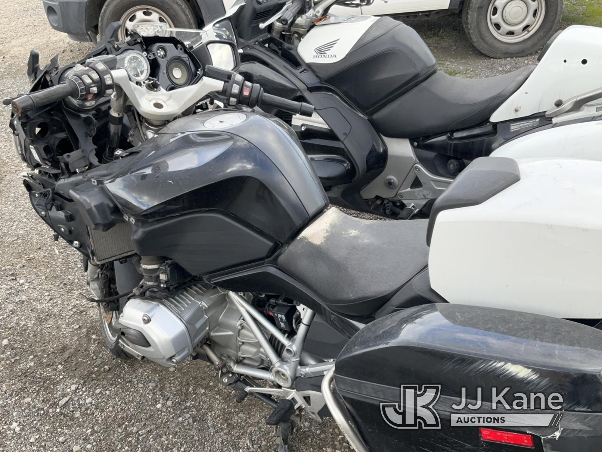 (Jurupa Valley, CA) 2016 BMW R1200RT Motorcycle Not Running, No Key , Stripped Of Parts