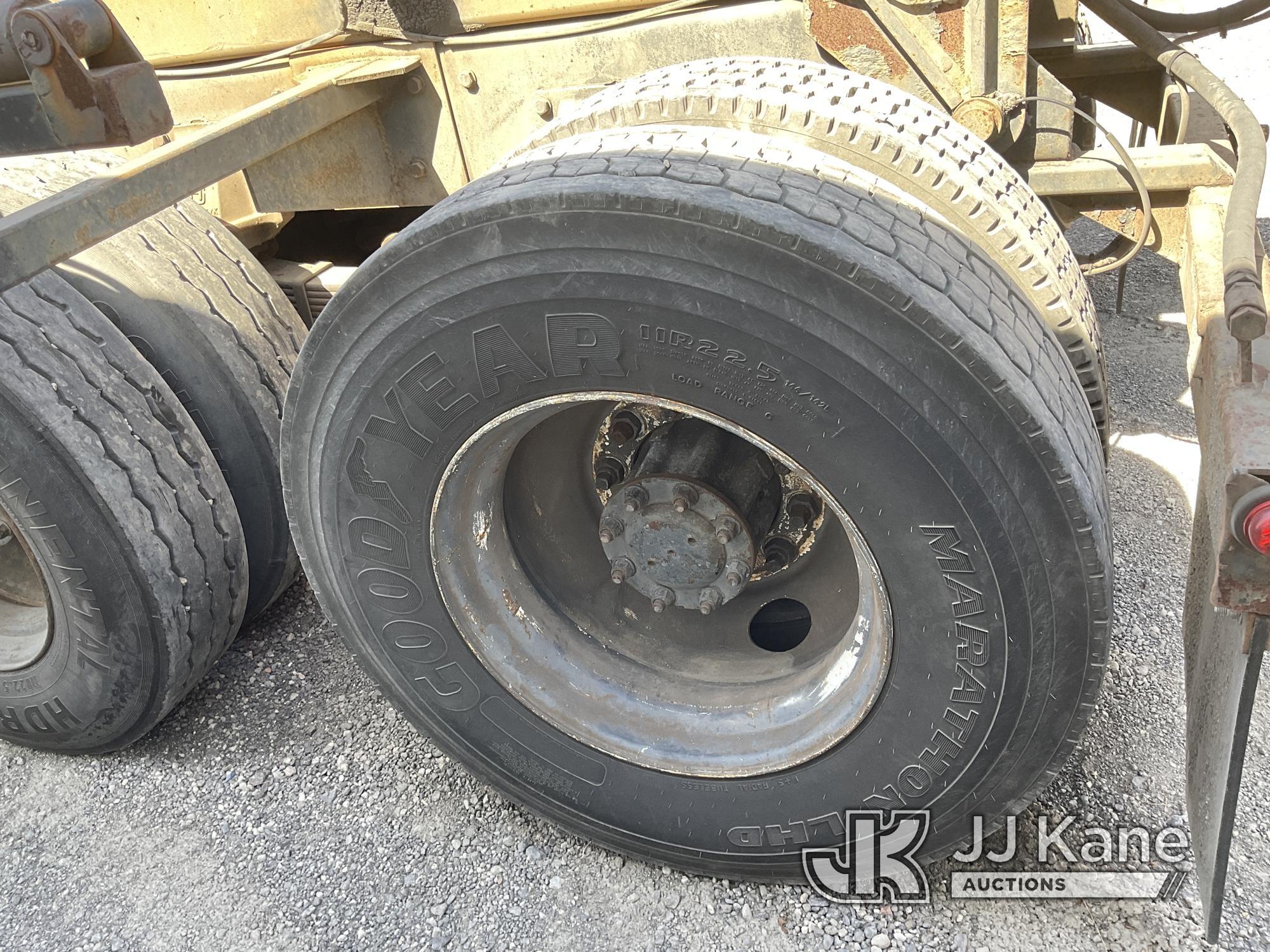 (Jurupa Valley, CA) 1993 Peterbilt 320 T/A Roll-Off Truck Runs & Moves, Brake Is Stuck