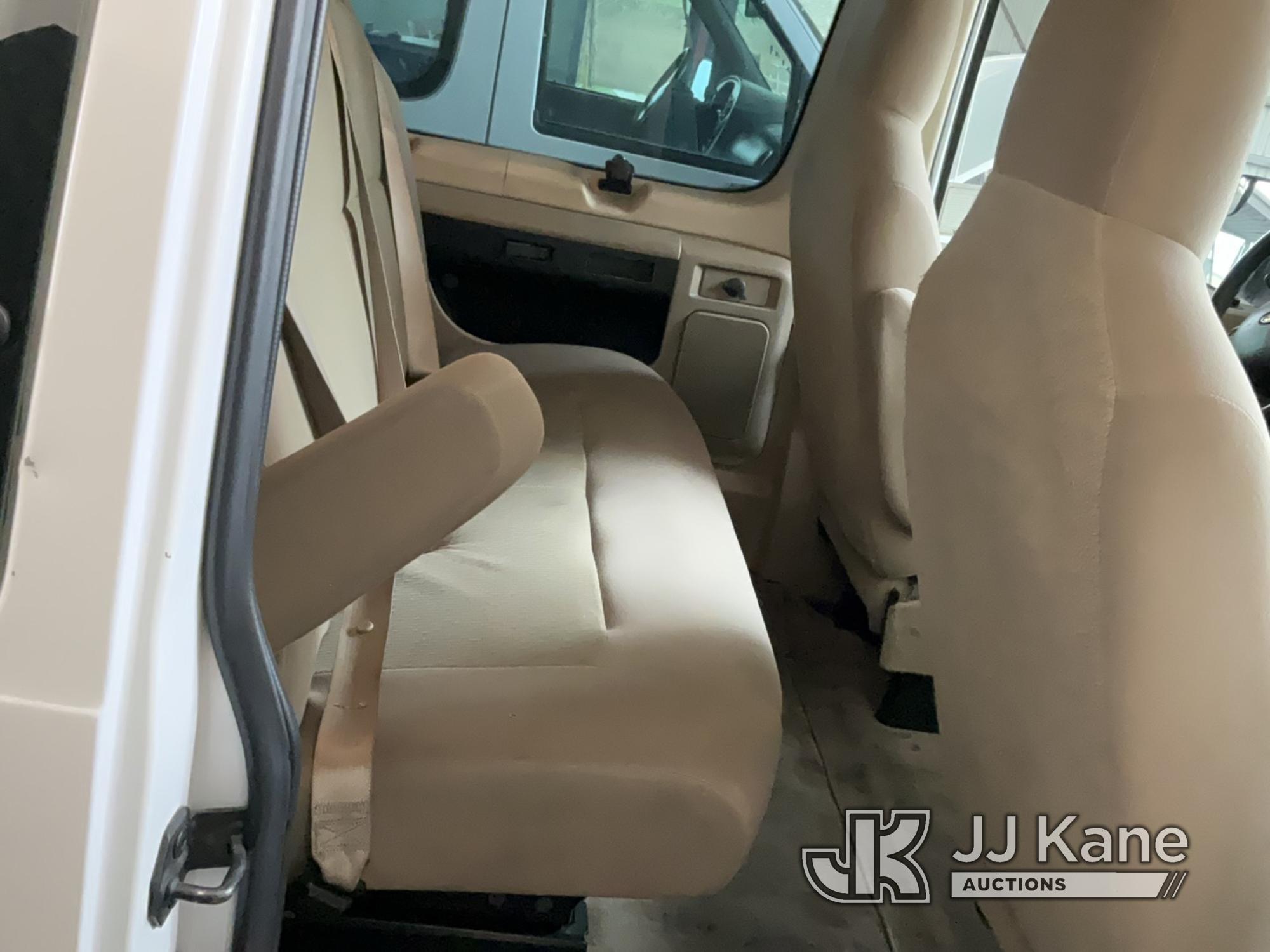 (Jurupa Valley, CA) 2011 Ford E150 XLT Passenger Van Runs & Moves