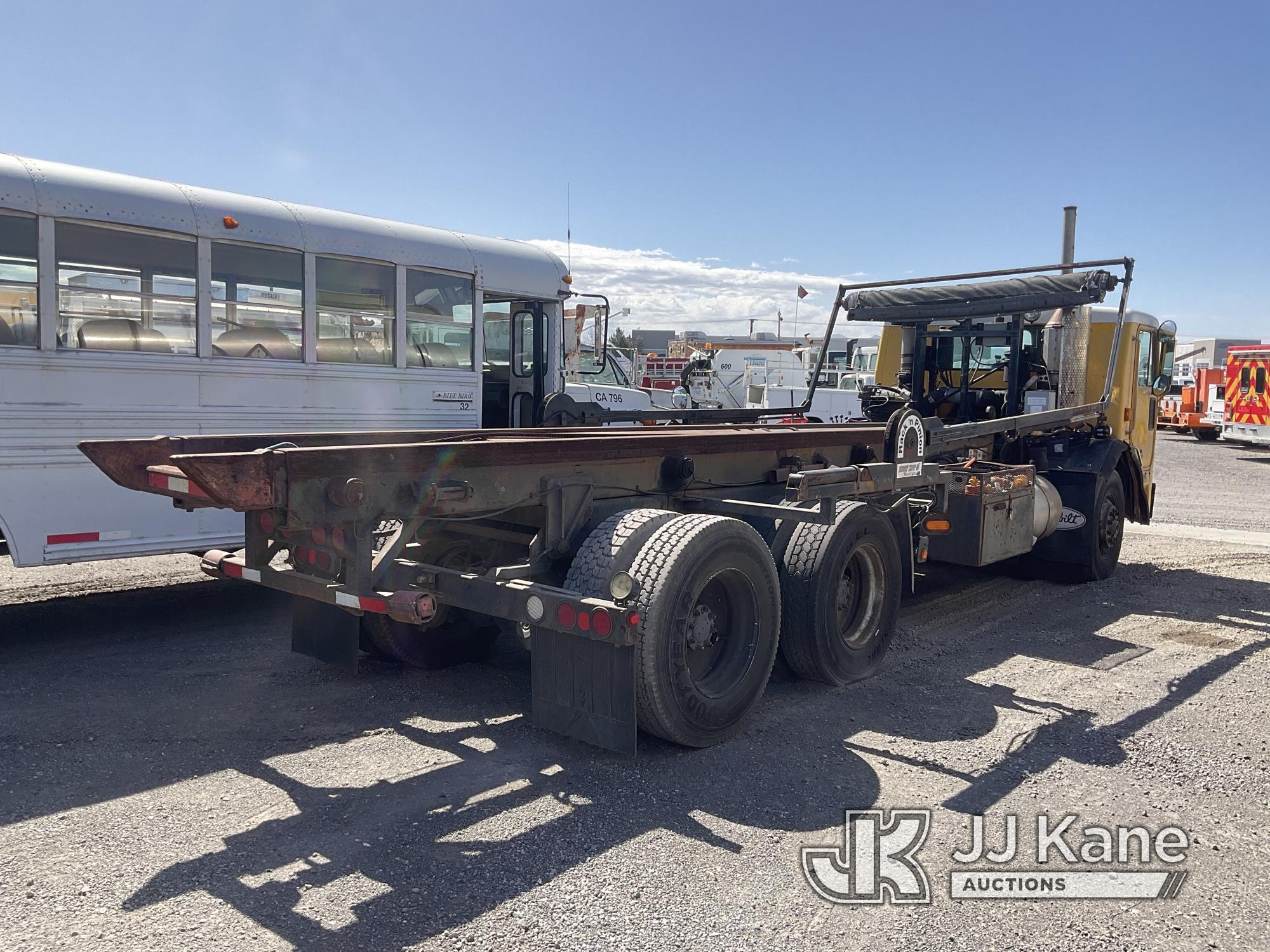 (Jurupa Valley, CA) 1993 Peterbilt 320 T/A Roll-Off Truck Runs & Moves, Brake Is Stuck