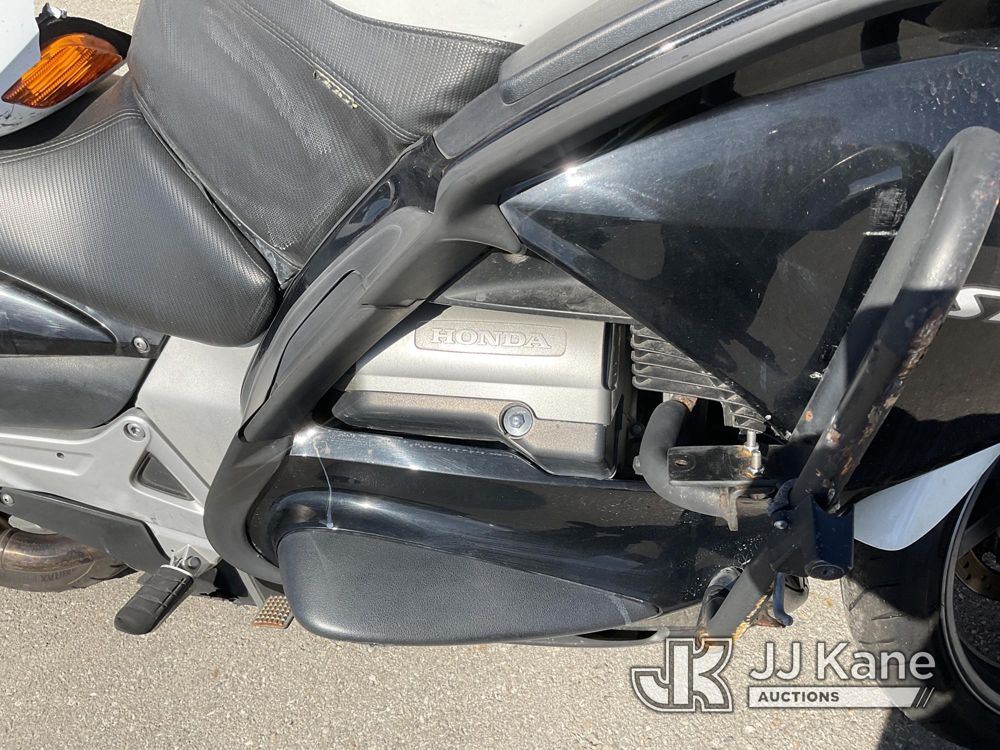 (Jurupa Valley, CA) 2014 Honda ST1300PA Motorcycle Runs, Dead Battery