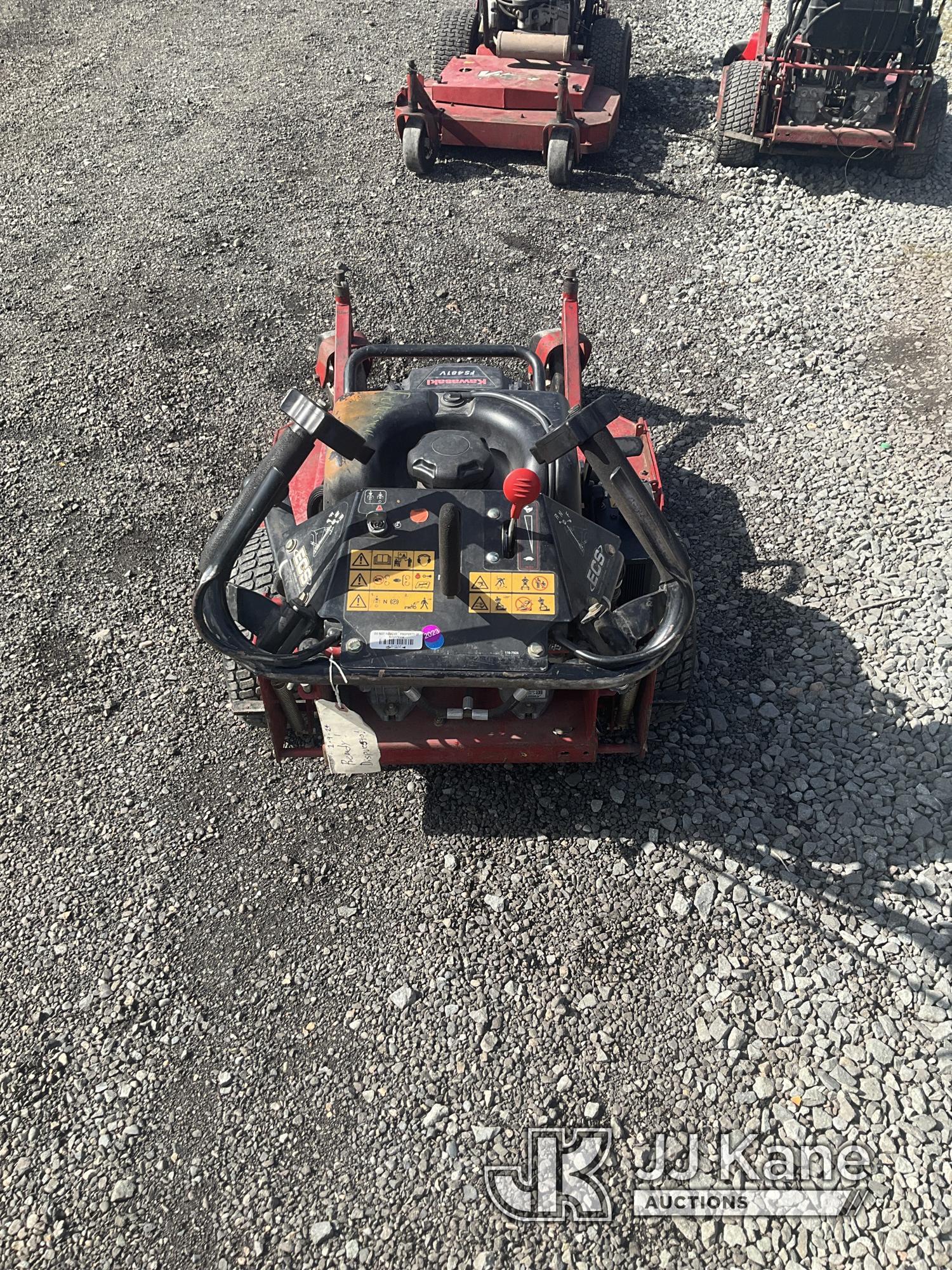 (Tacoma, WA) 2015 Exmark Lawn Mower Runs & Operates. Good Tires