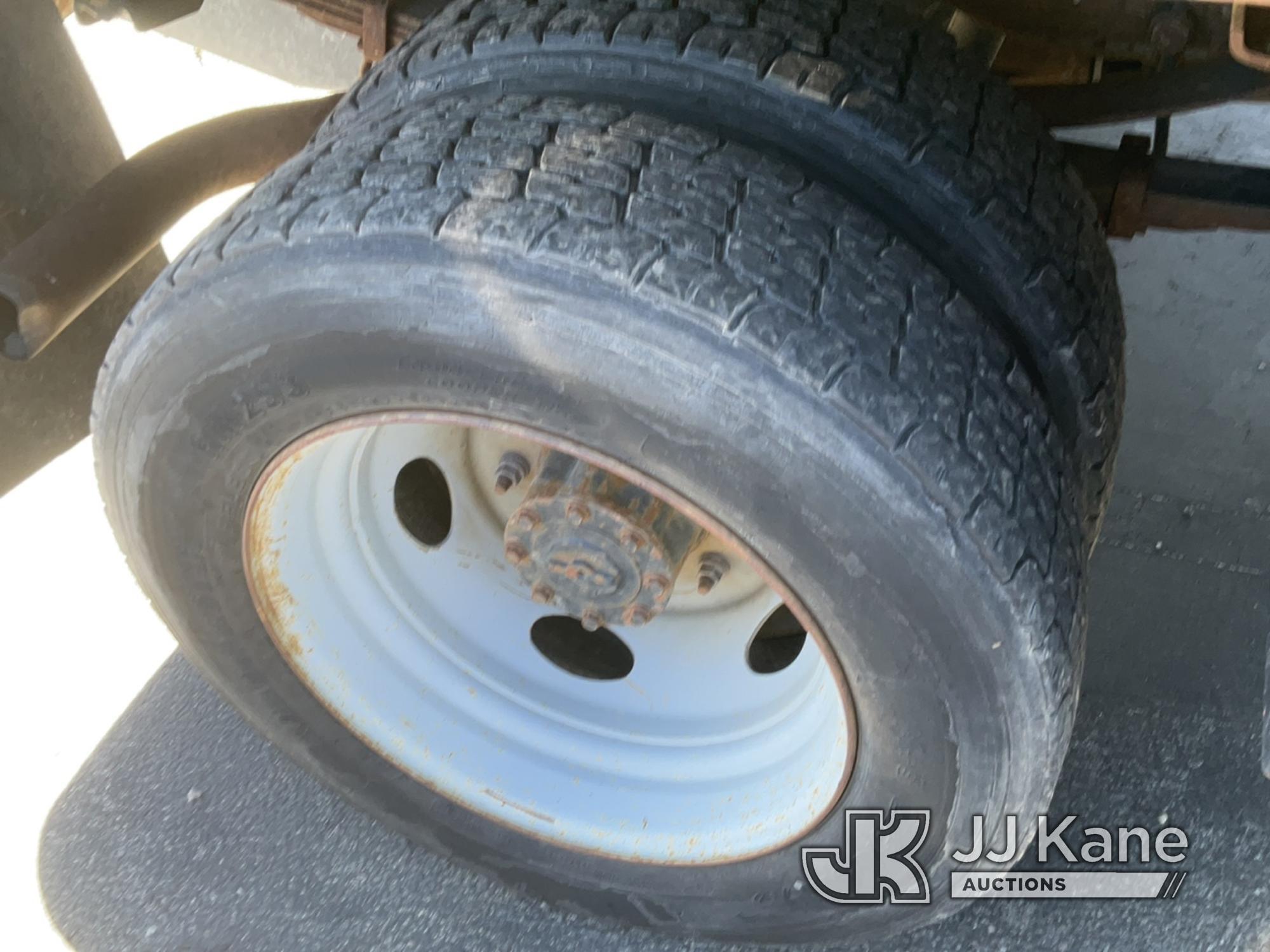 (Salt Lake City, UT) 1999 Ford F450 Chipper Dump Truck Not Running, Condition Unknown, No Batteries