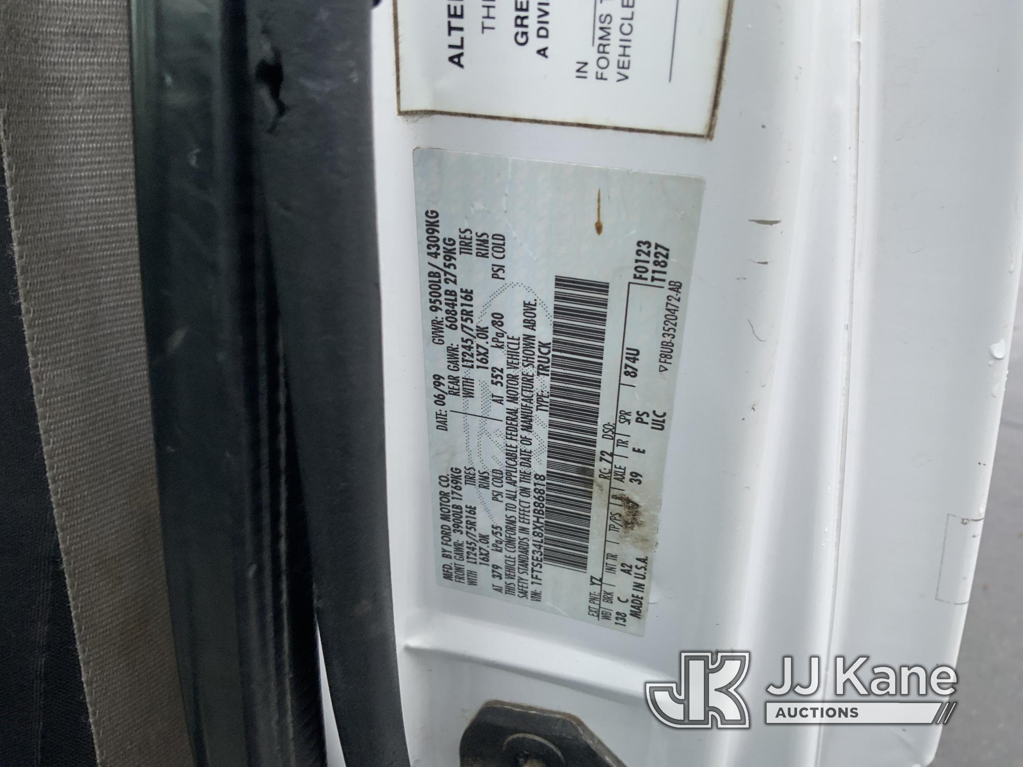 (Roseburg, OR) Altec AT200-AV, Telescopic Non-Insulated Bucket Van mounted on 1999 Ford E350 Cargo V