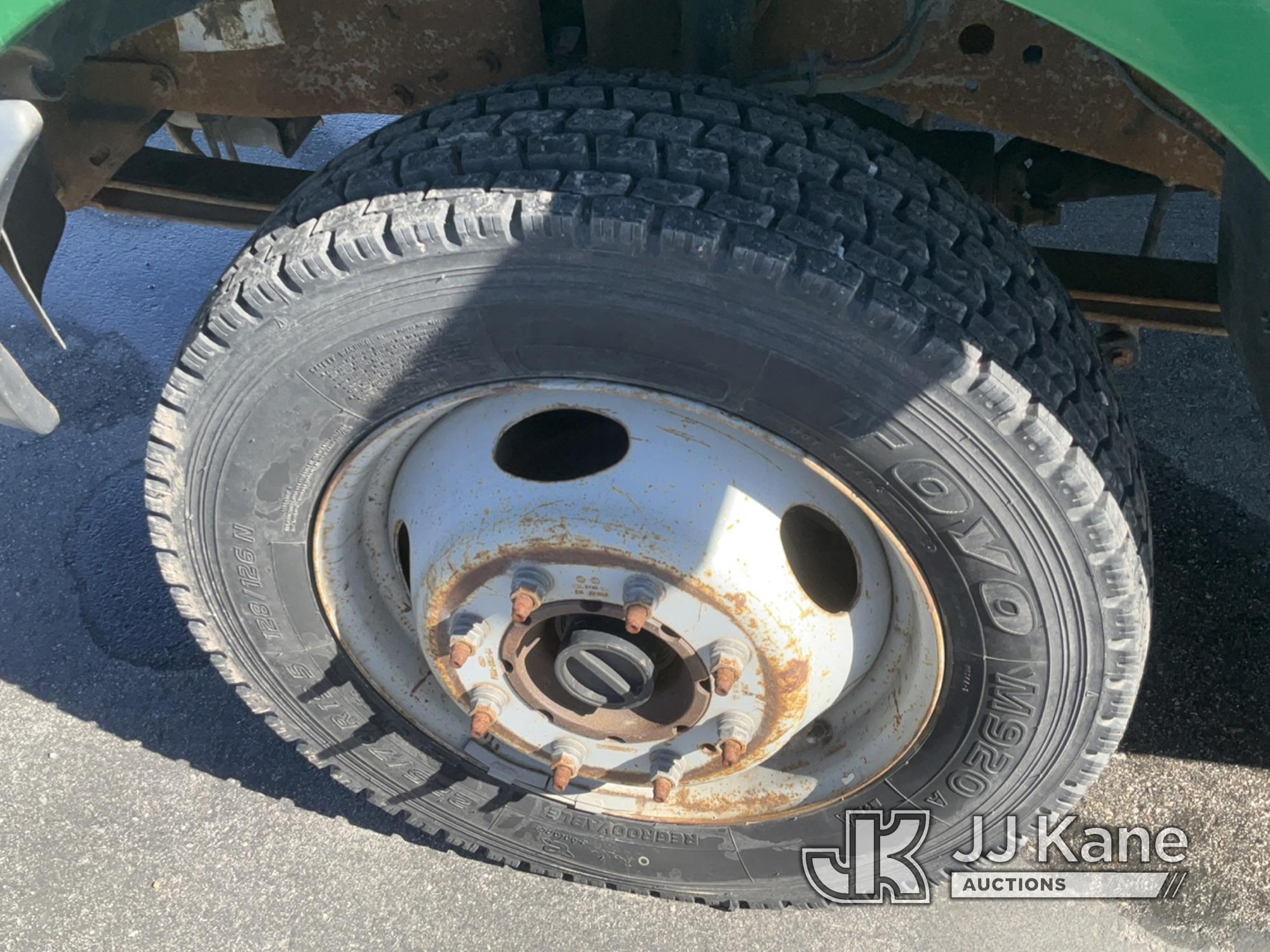 (Salt Lake City, UT) 1999 Ford F450 Chipper Dump Truck Not Running, Condition Unknown, No Batteries