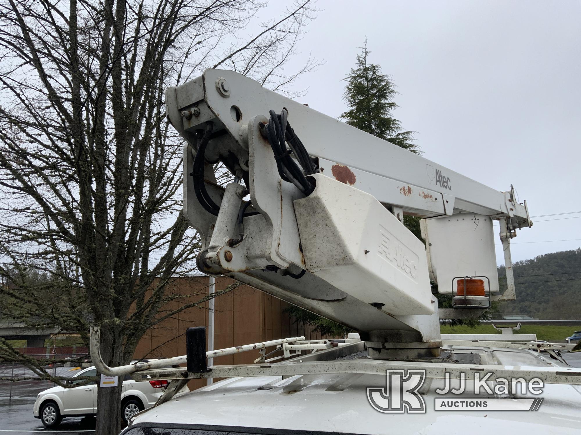 (Roseburg, OR) Altec AT200-AV, Telescopic Non-Insulated Bucket Van mounted on 1999 Ford E350 Cargo V