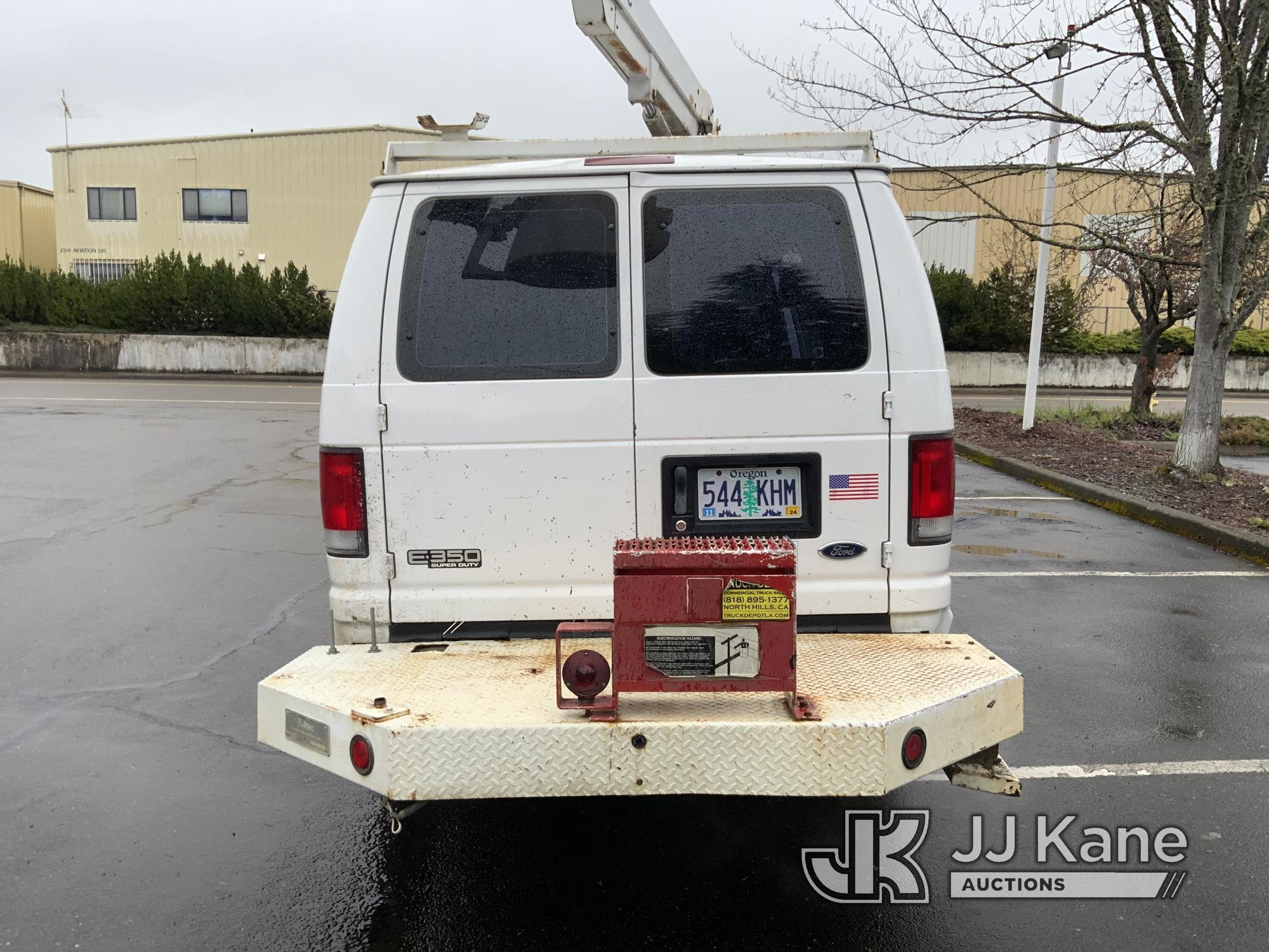 (Roseburg, OR) Altec AT200-AV, Telescopic Non-Insulated Bucket Van mounted on 1999 Ford E350 Cargo V