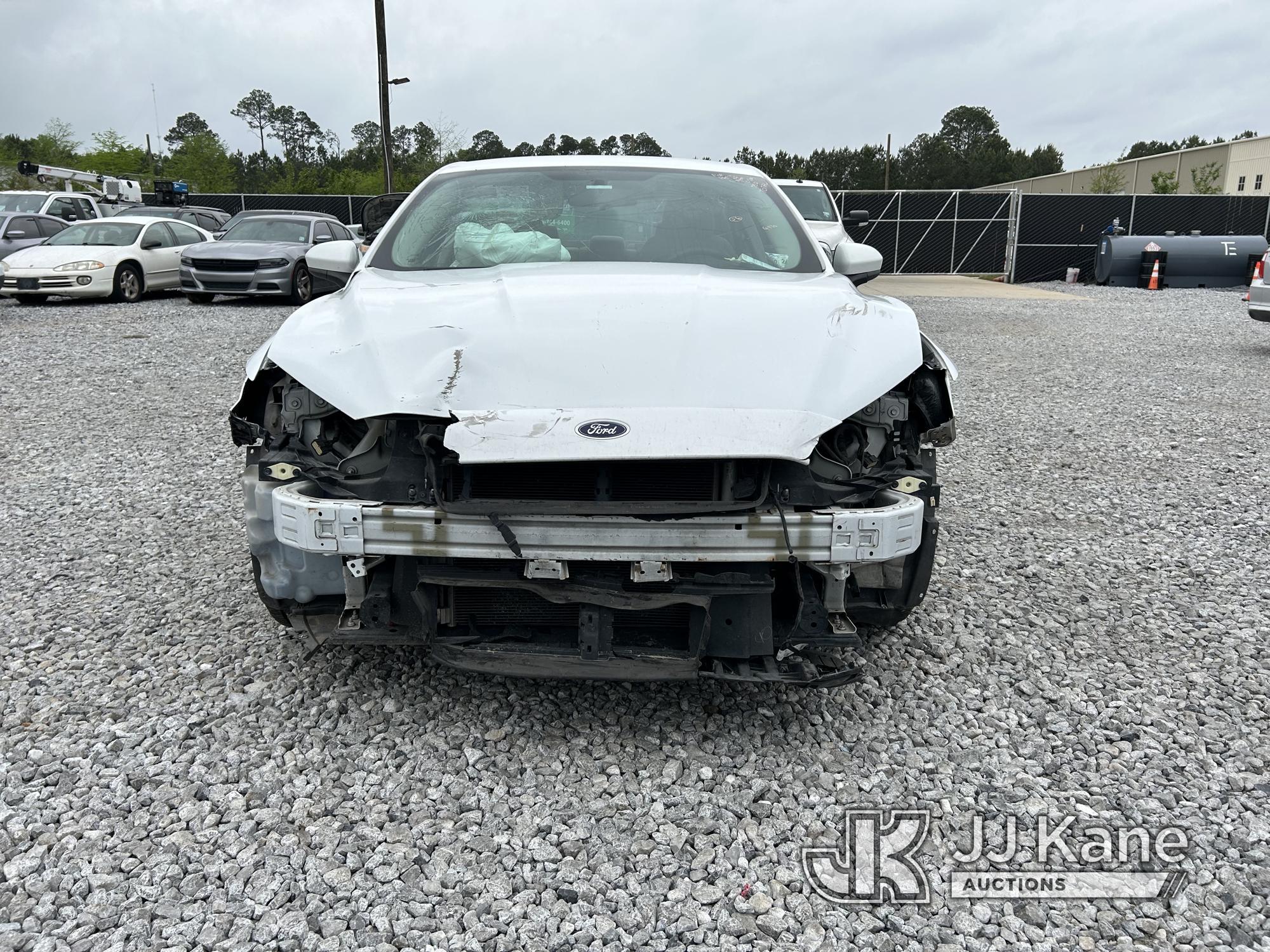 (Covington, LA) 2017 Ford Fusion 4-Door Sedan Runs & Moves) (Totaled