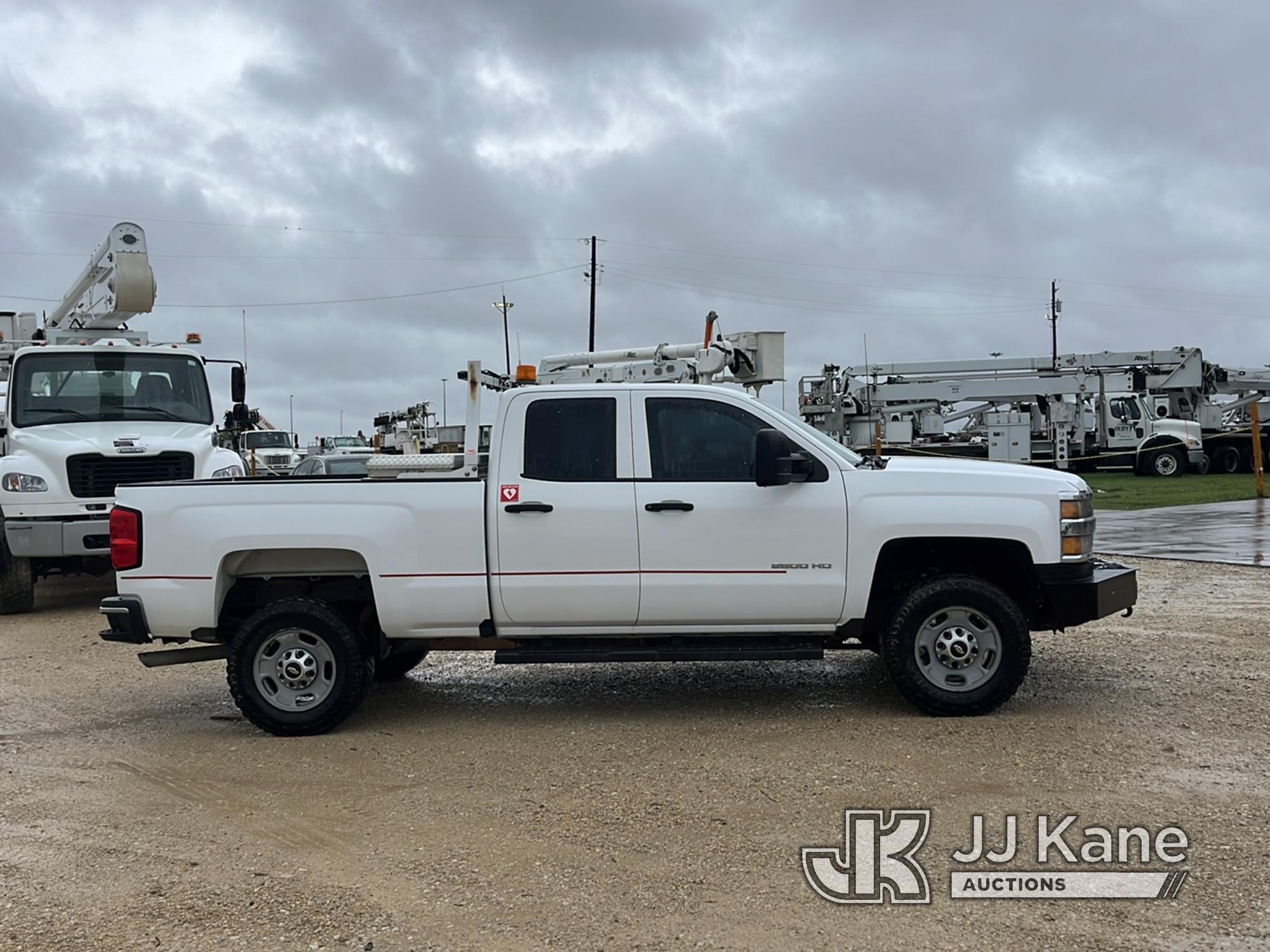 (Houston, TX) 2015 Chevrolet Silverado 2500HD 4x4 Crew-Cab Pickup Truck Runs & Moves