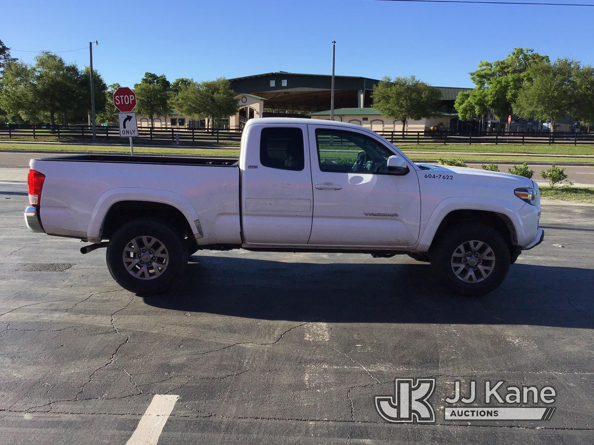 (Ocala, FL) 2017 Toyota Tacoma 4x4 Extended-Cab Pickup Truck Runs & Moves